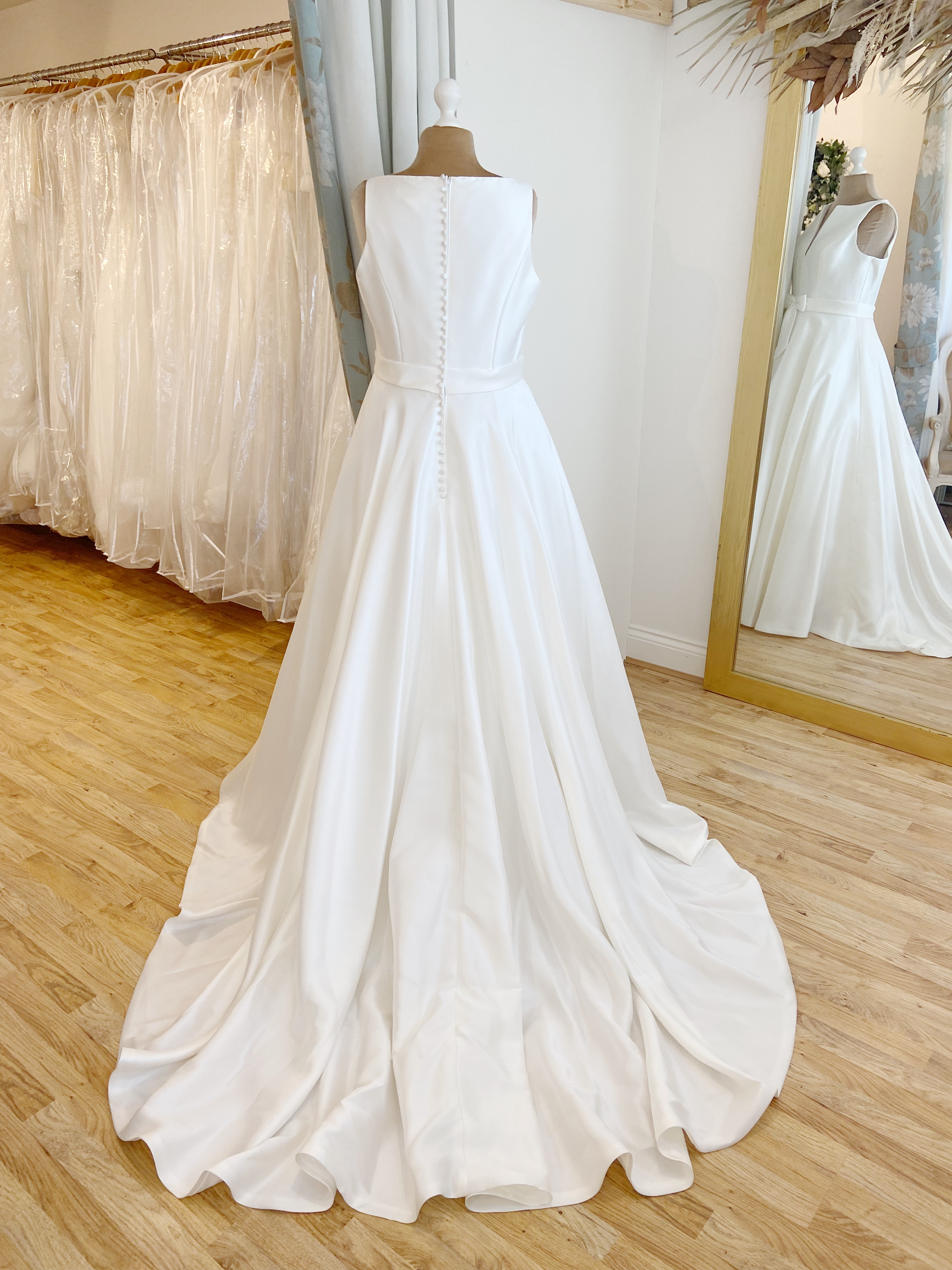 House of Nicholas 2307 Size 18 Wedding Dress for sale Lucy Hart Bridal Leighton Buzzard