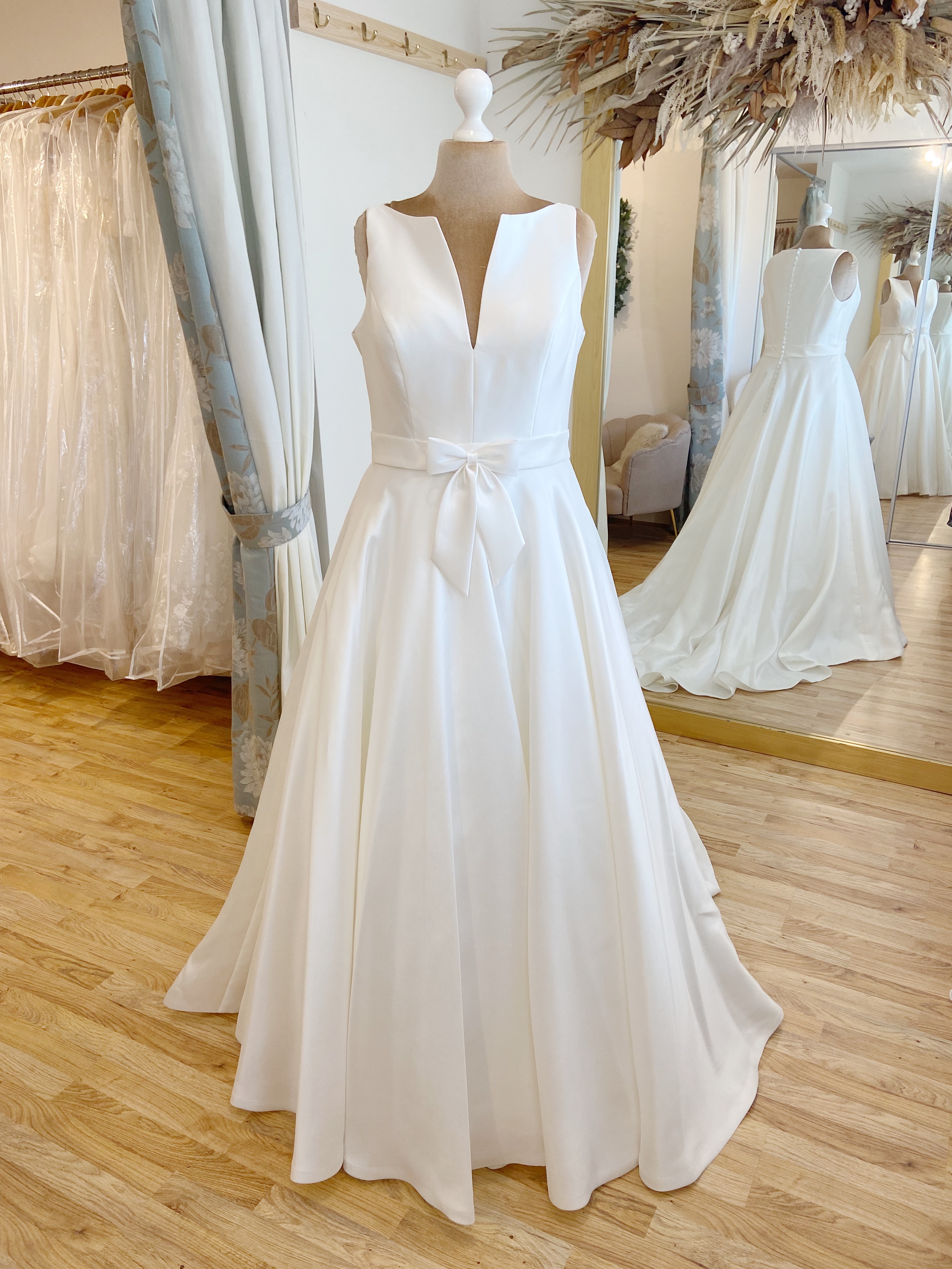 House of Nicholas 2307 Size 18 Wedding Dress for sale Lucy Hart Bridal Leighton Buzzard