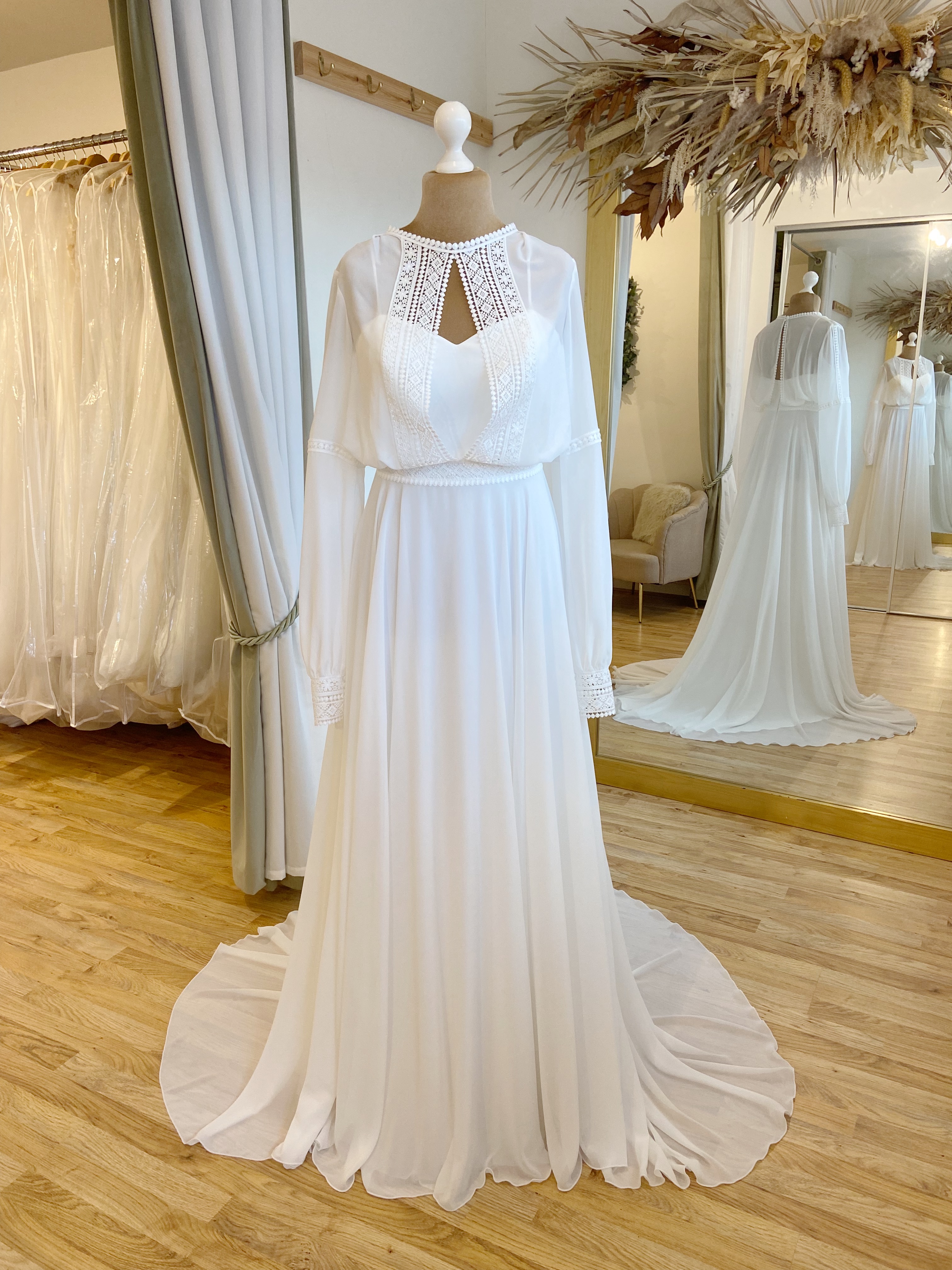 Monica Loretti 1006 Size 16 Wedding dress for sale Lucy Hart Bridal Leighton Buzzard Bedfordshire