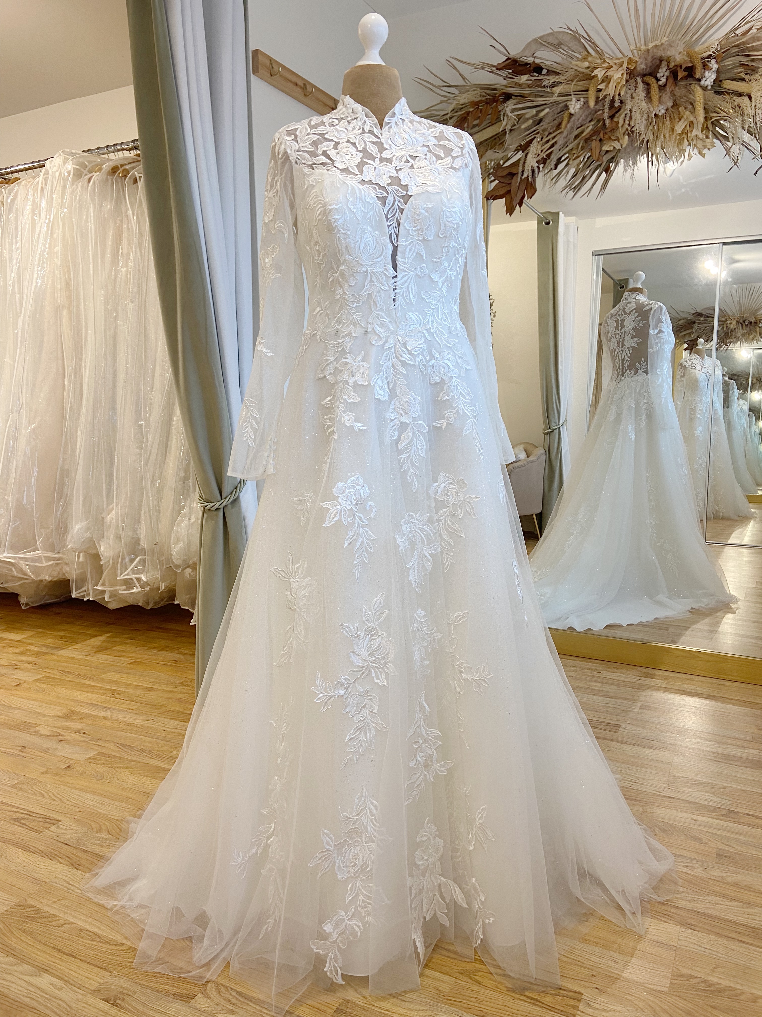 Mori Lee 2463 Size 16 Wedding dress for sale Lucy Hart Bridal Leighton Buzzard Bedfordshire