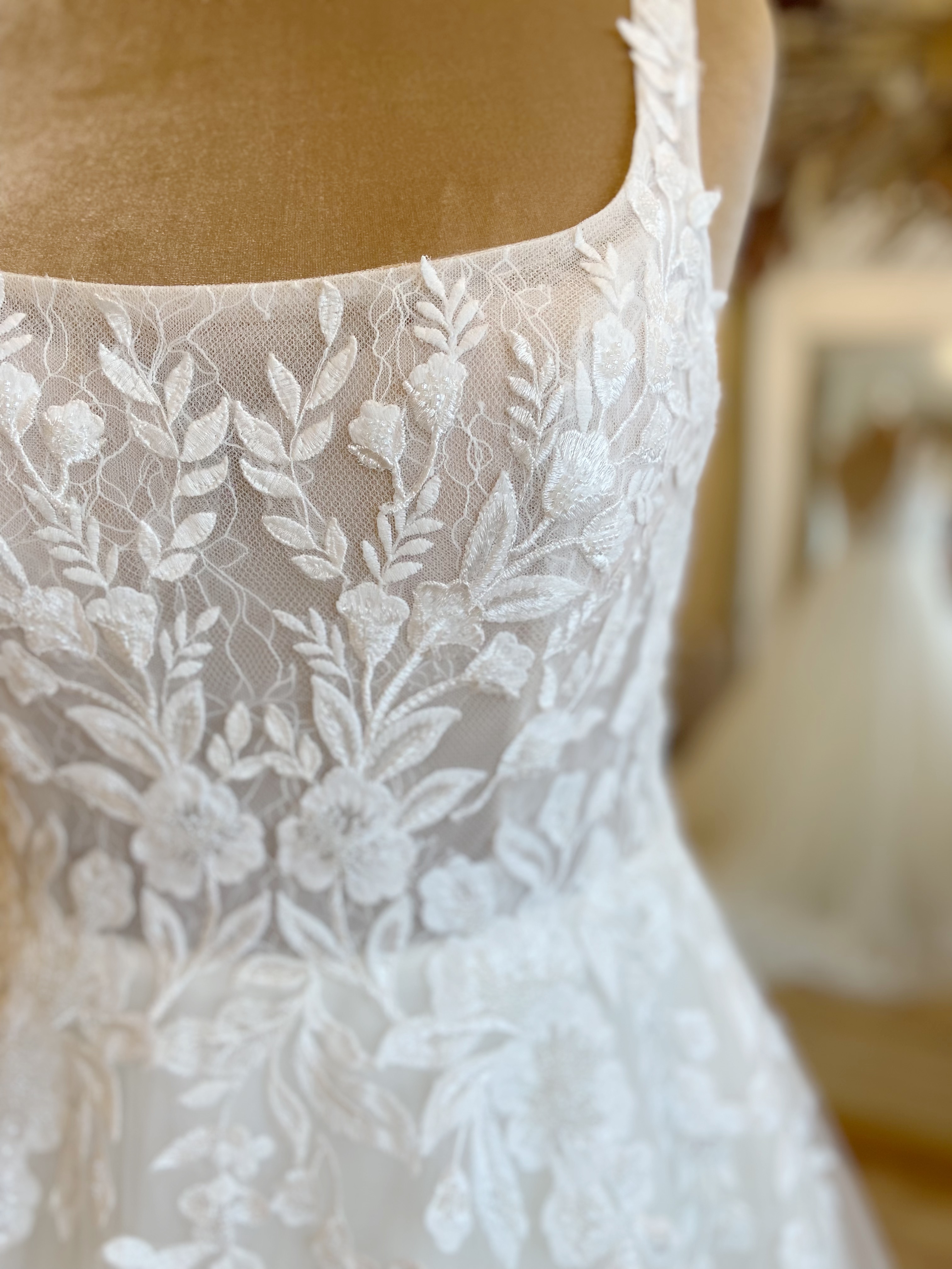 Justin Alexander Dreama 88244 Size 16 Wedding dress for sale Lucy Hart Bridal Leighton Buzzard