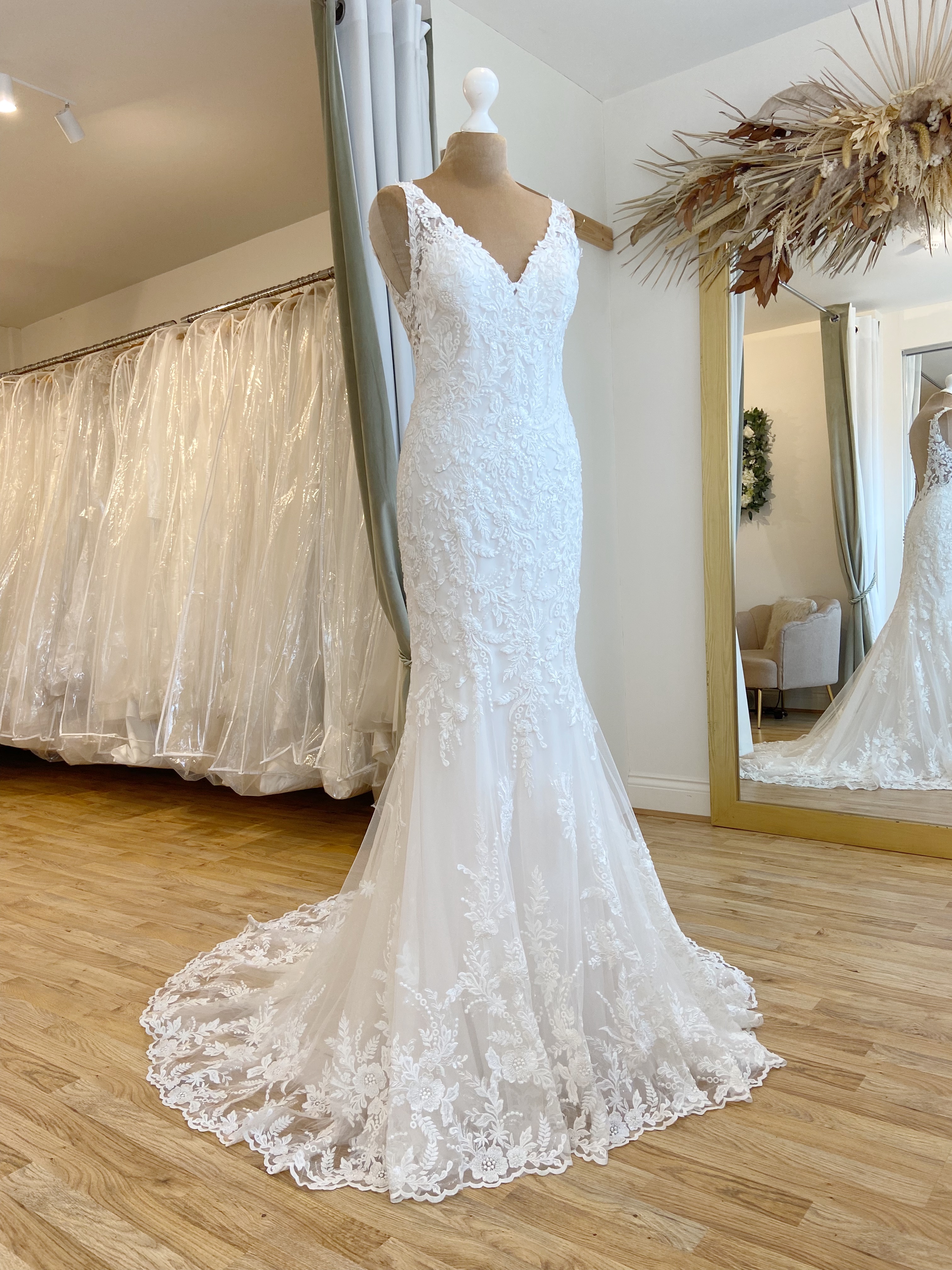 Sincerity 44286 Size 12 Wedding dress for sale Lucy Hart Bridal Leighton Buzzard Bedfordshire