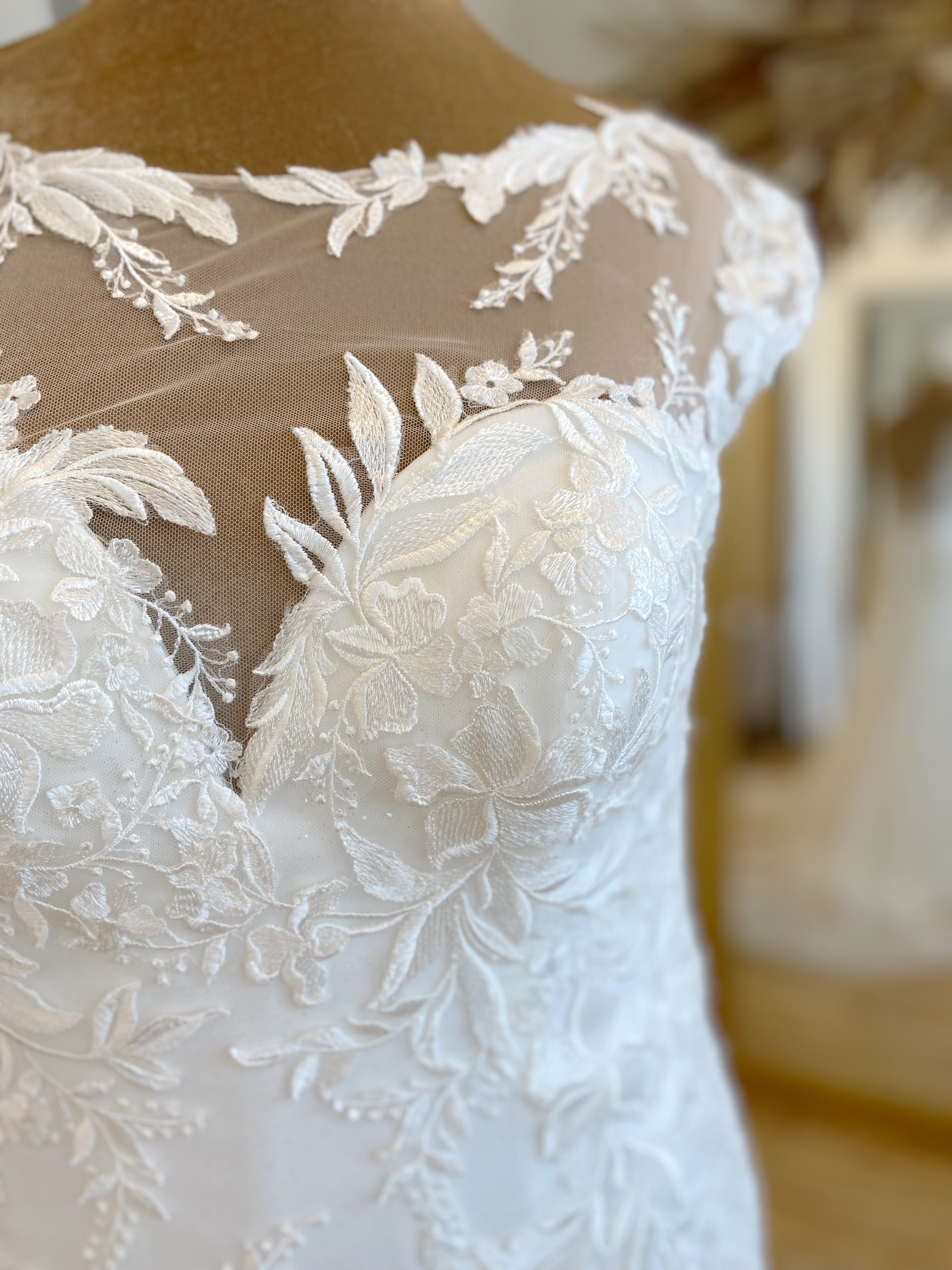 Mori Lee Daisy 5946 Size 18 Wedding dress for sale Lucy Hart Bridal Leighton Buzzard Bedfordshire