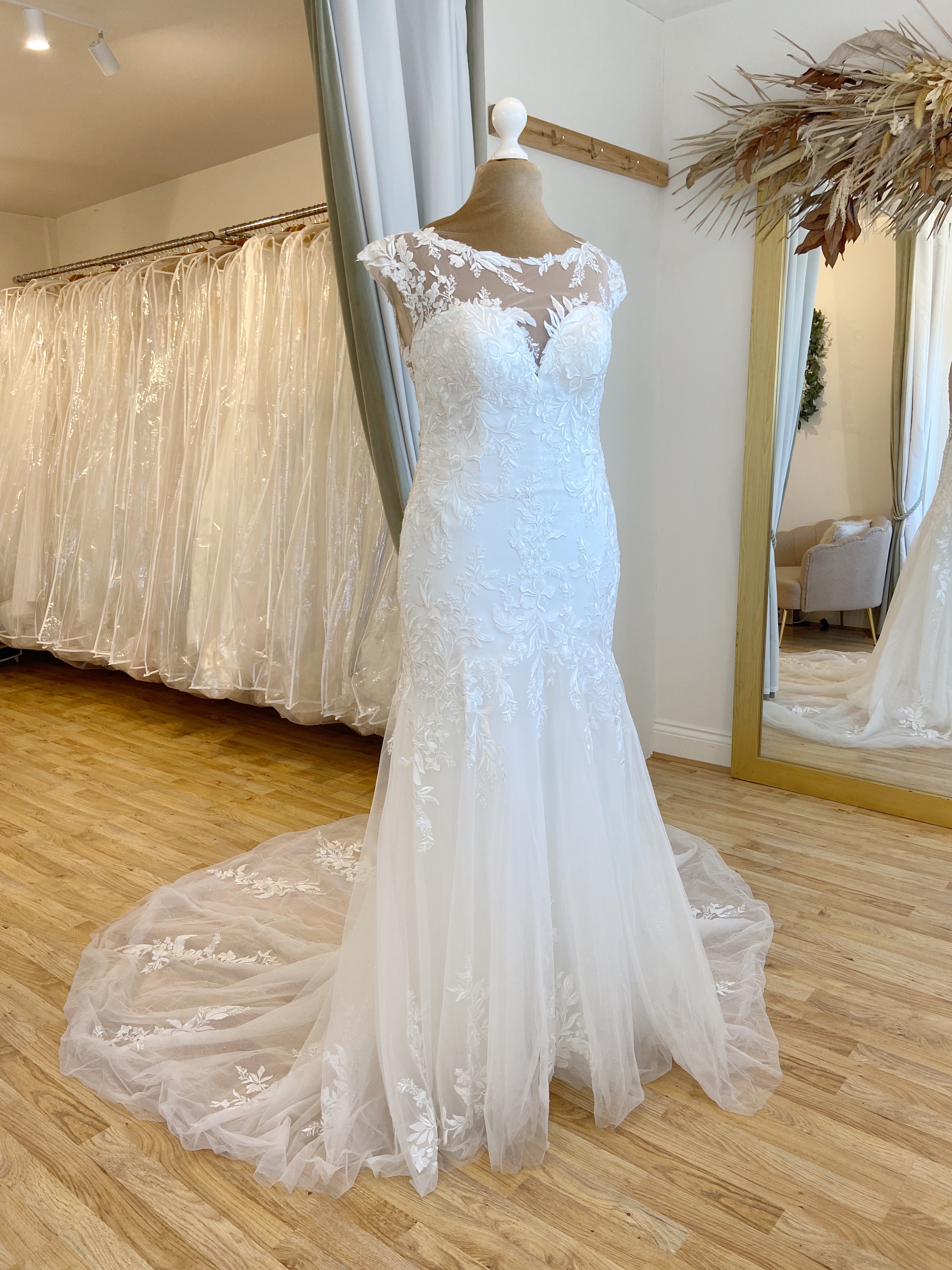 Mori Lee Daisy 5946 Size 18 Wedding dress for sale Lucy Hart Bridal Leighton Buzzard Bedfordshire