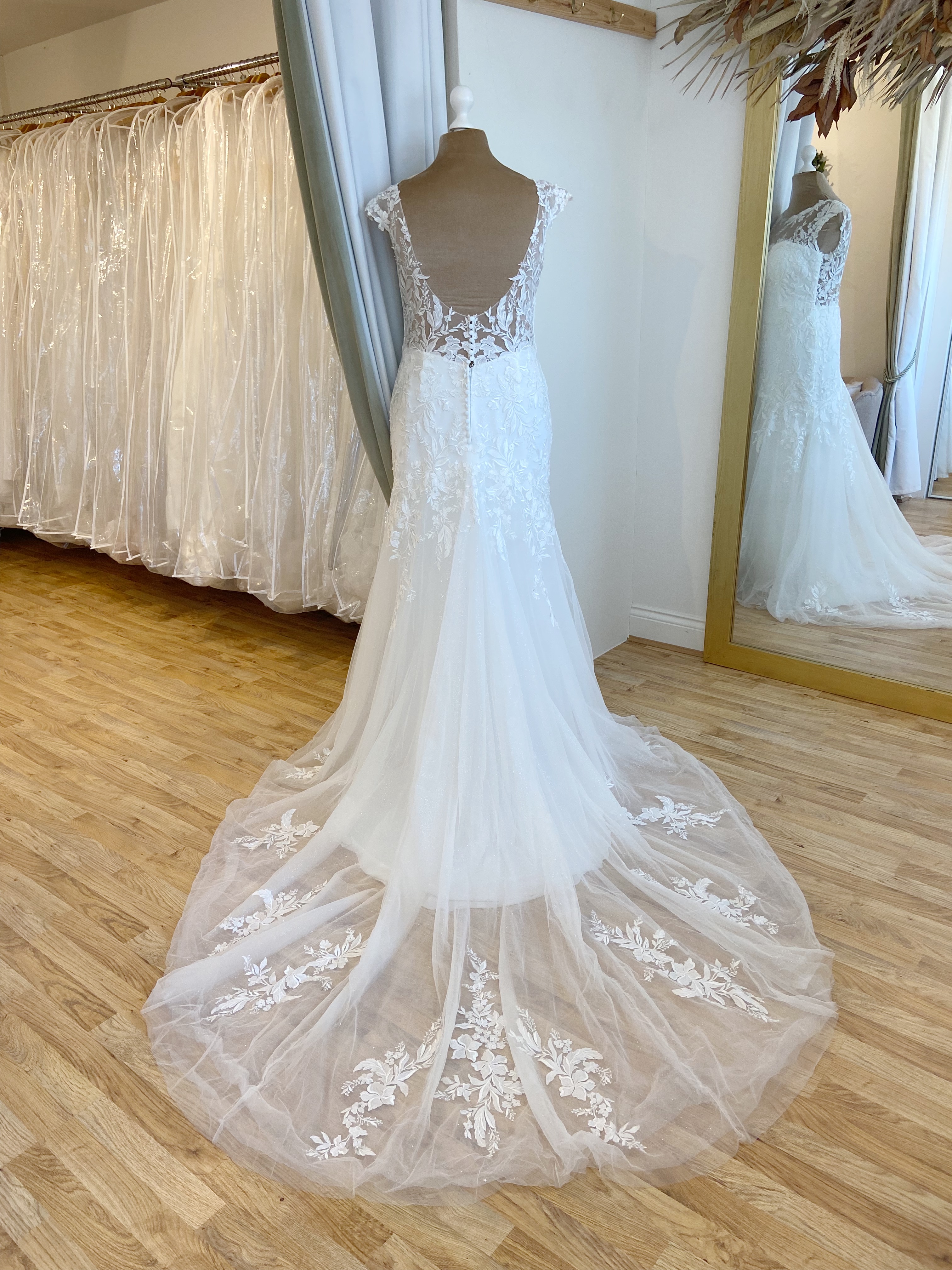 Mori Lee Daisy 5946 Size 18 Wedding dress for sale Lucy Hart Bridal Leighton Buzzard Bedfordshire