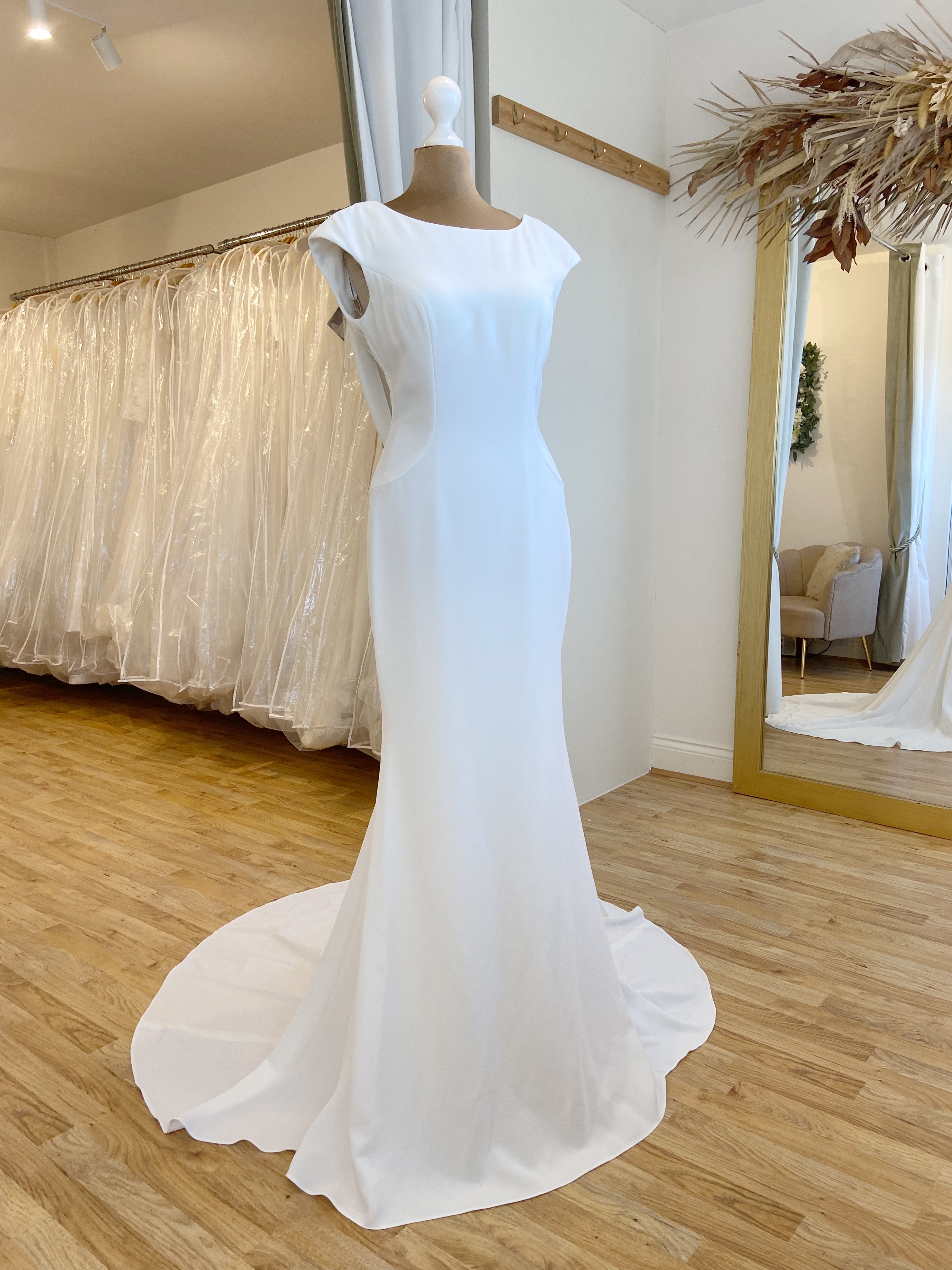Wendy Makin Chloe Size 10-12 Wedding dress for sale Lucy Hart Bridal Leighton Buzzard Bedfordshire