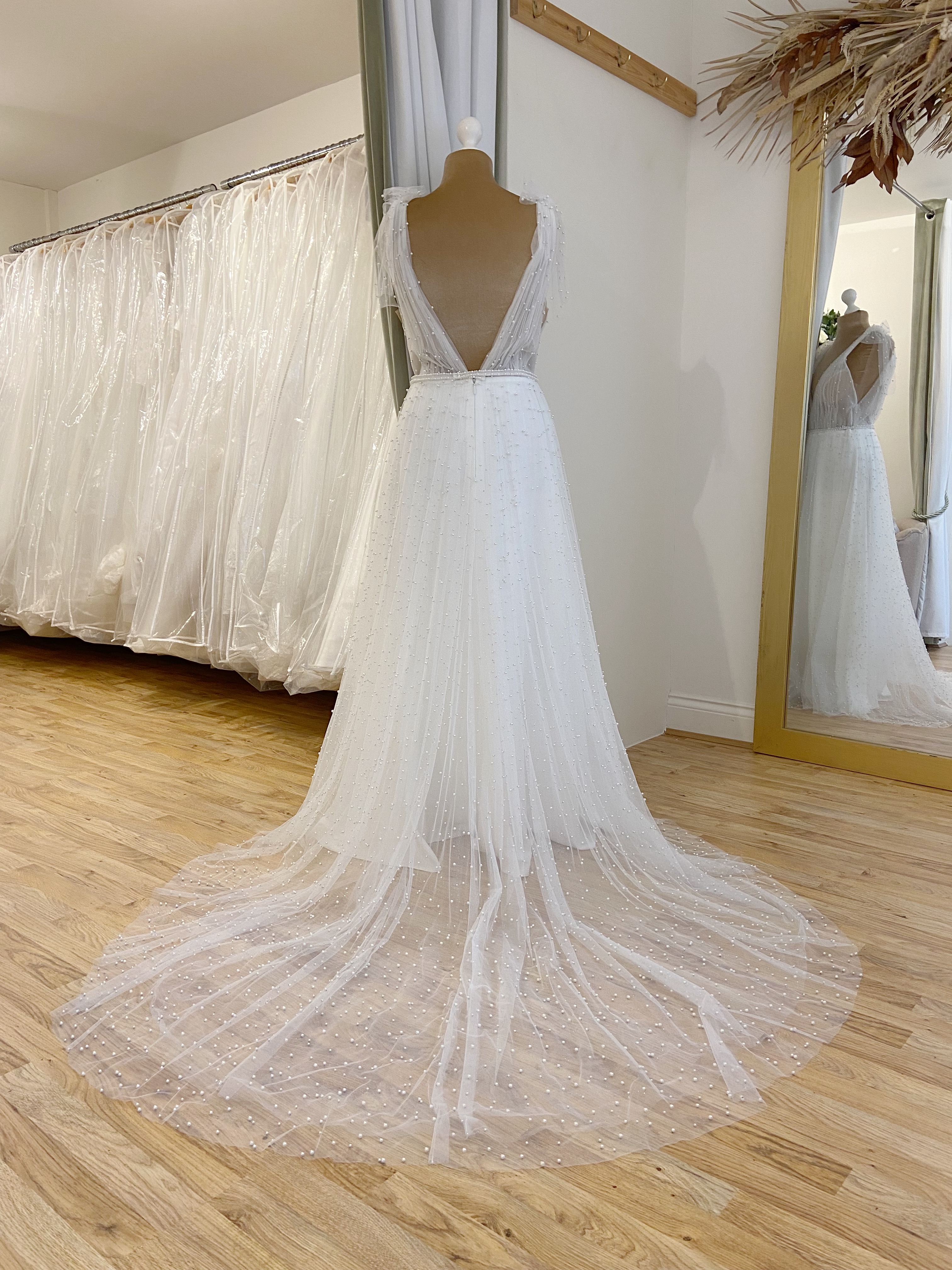 Evie Young Bridal Eve Wedding dress for sale Lucy Hart Bridal Leighton Buzzard Bedfordshire