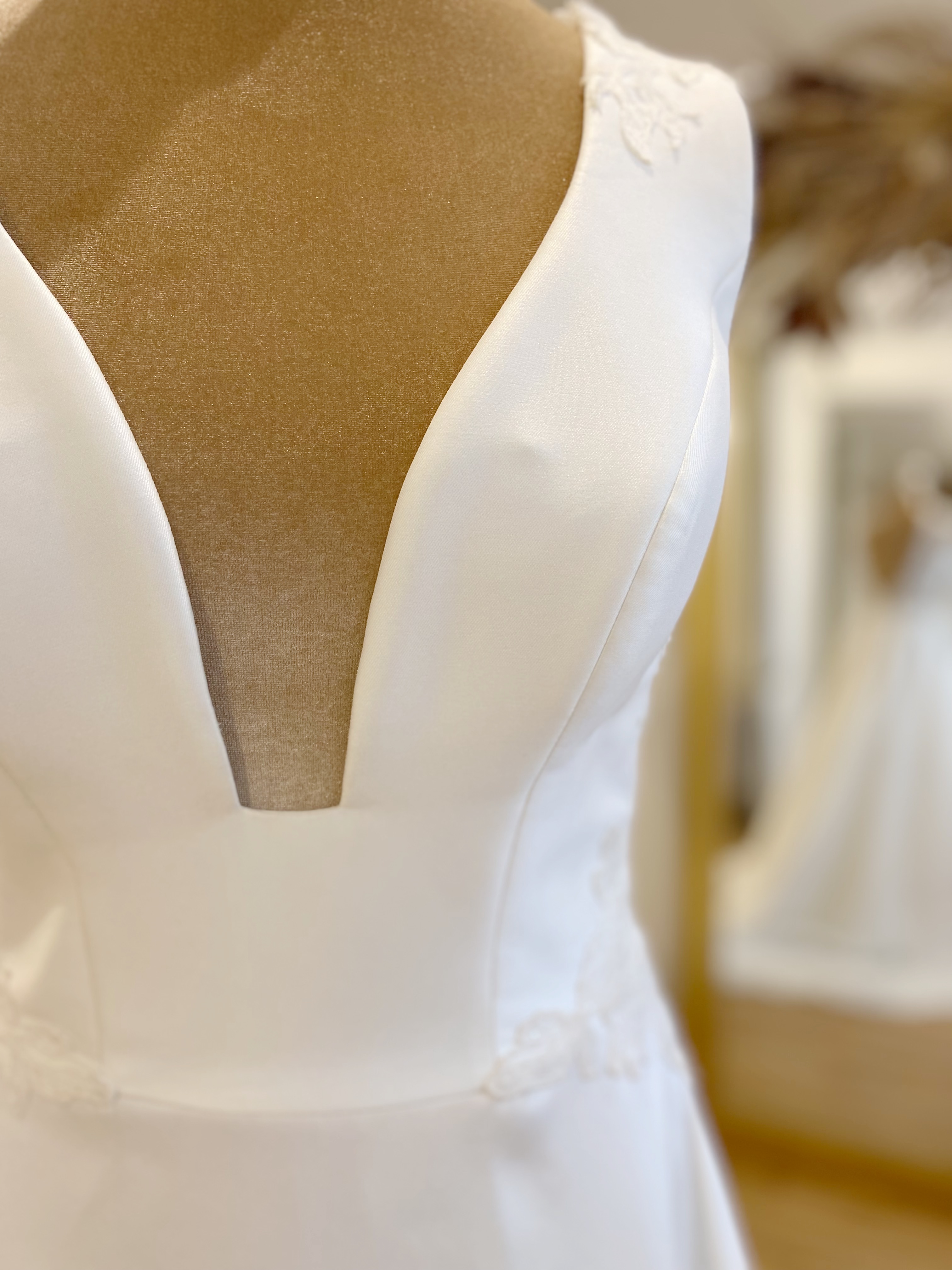 Justin Alexander Devan Size 12 Wedding dress for sale Lucy Hart Bridal Leighton Buzzard Bedfordshire
