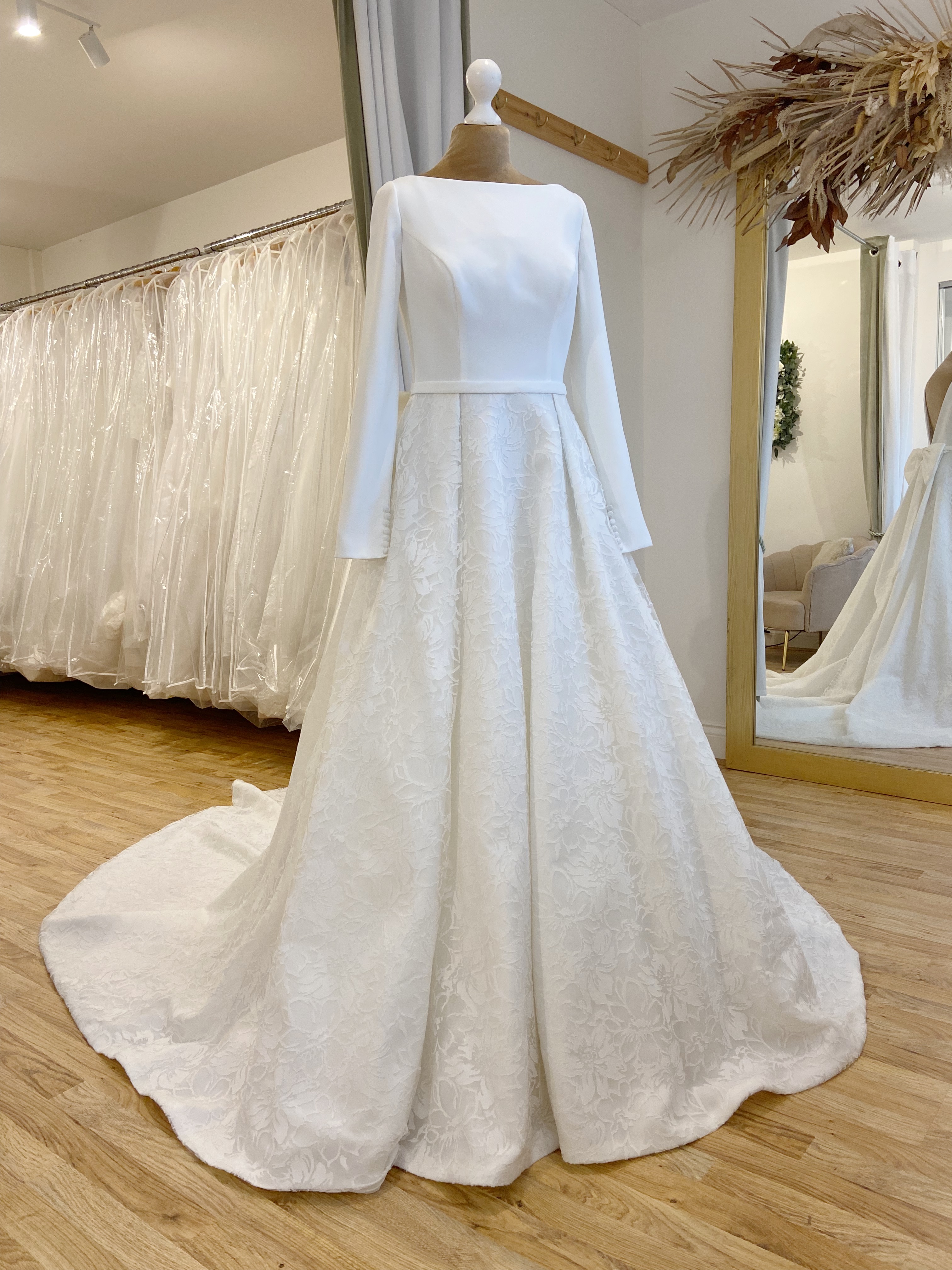 Justin Alexander Signature Leanne Size 14 Wedding dress for sale Lucy Hart Bridal Leighton Buzzard Bedfordshire