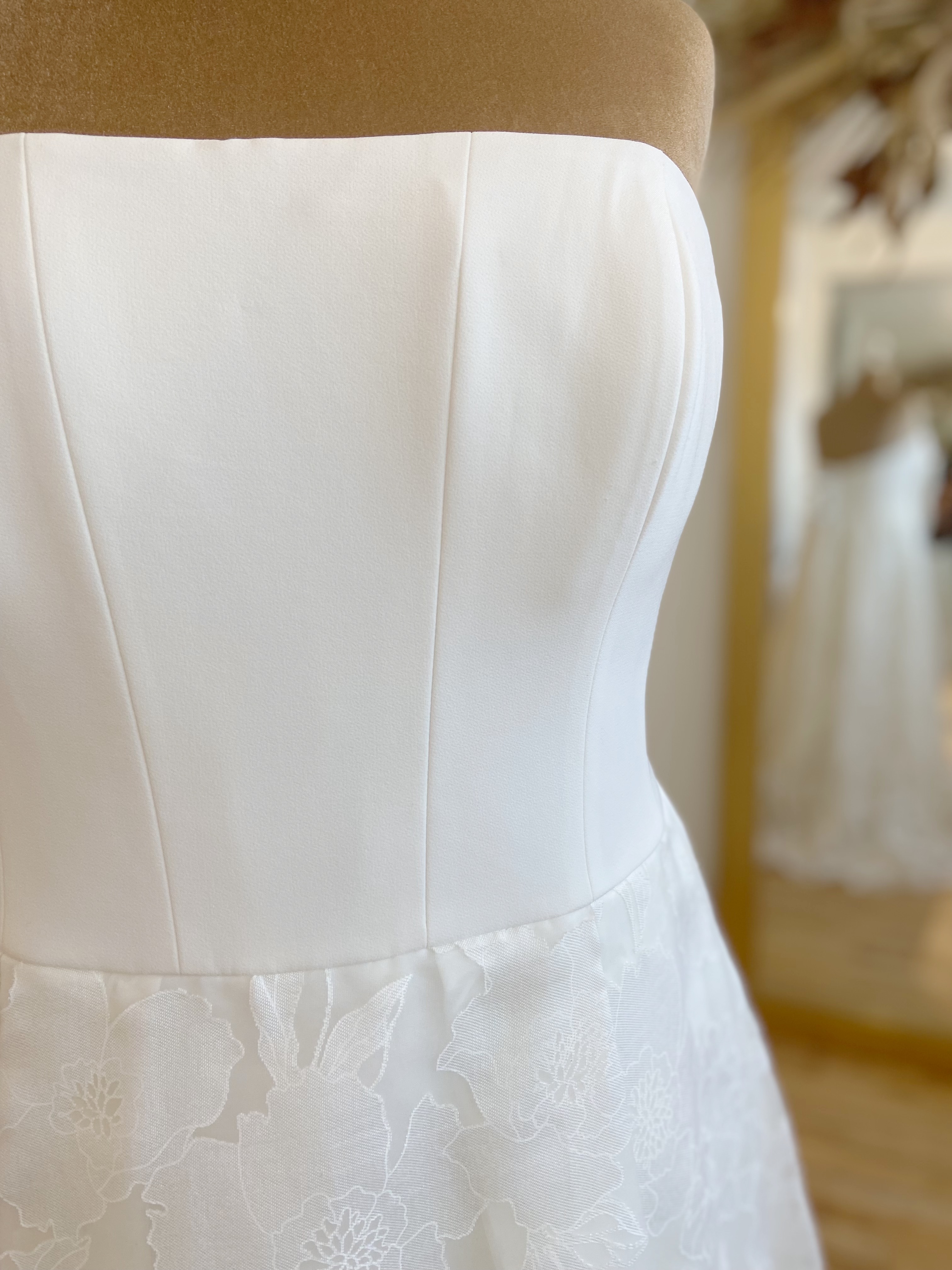 Justin Alexander Onyx Size 24 Wedding dress for sale Lucy Hart Bridal Leighton Buzzard Bedfordshire