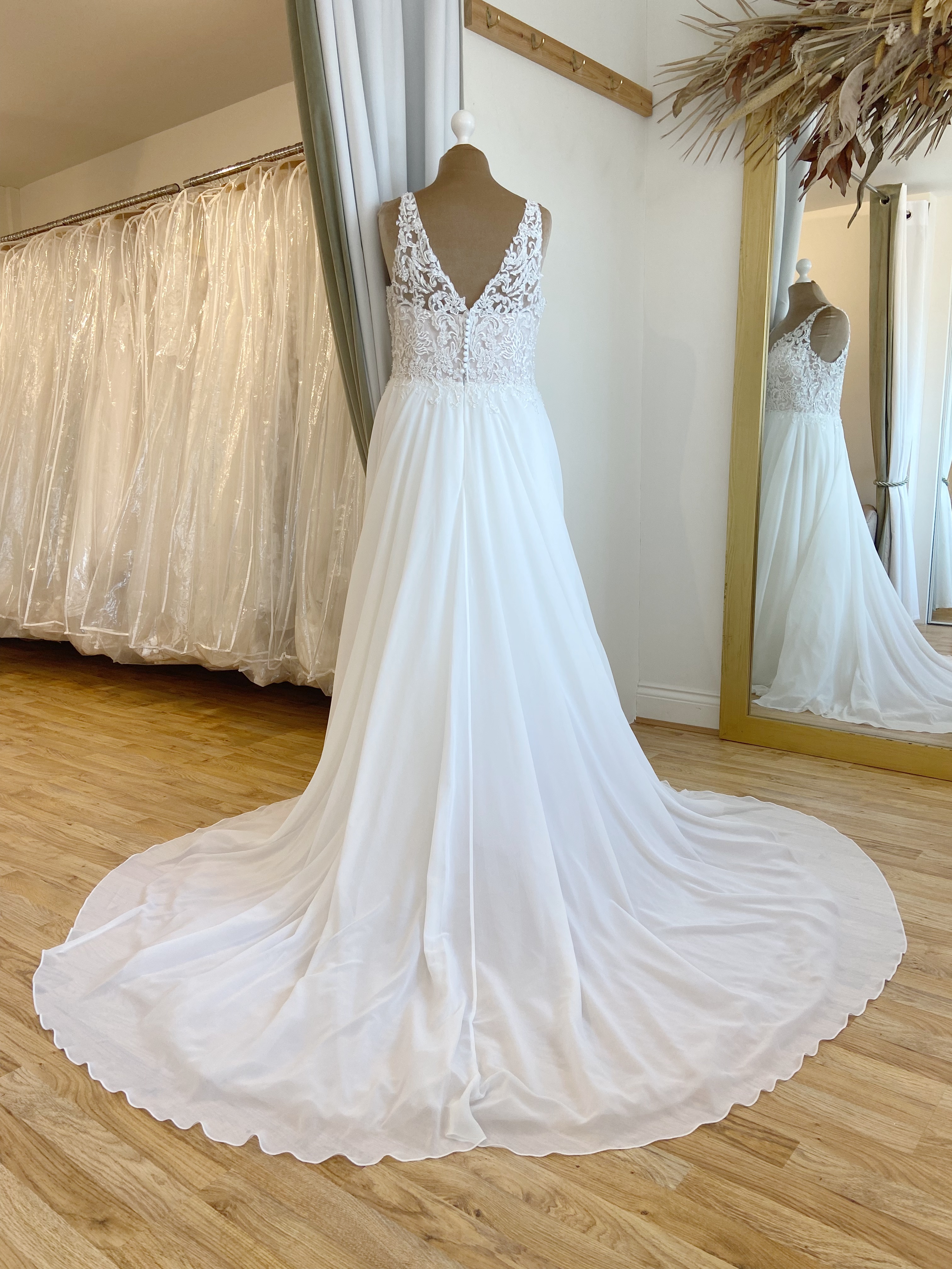 Fox Bridal Shine On Size 22 Wedding dress for sale Lucy Hart Bridal Leighton Buzzard Bedfordshire