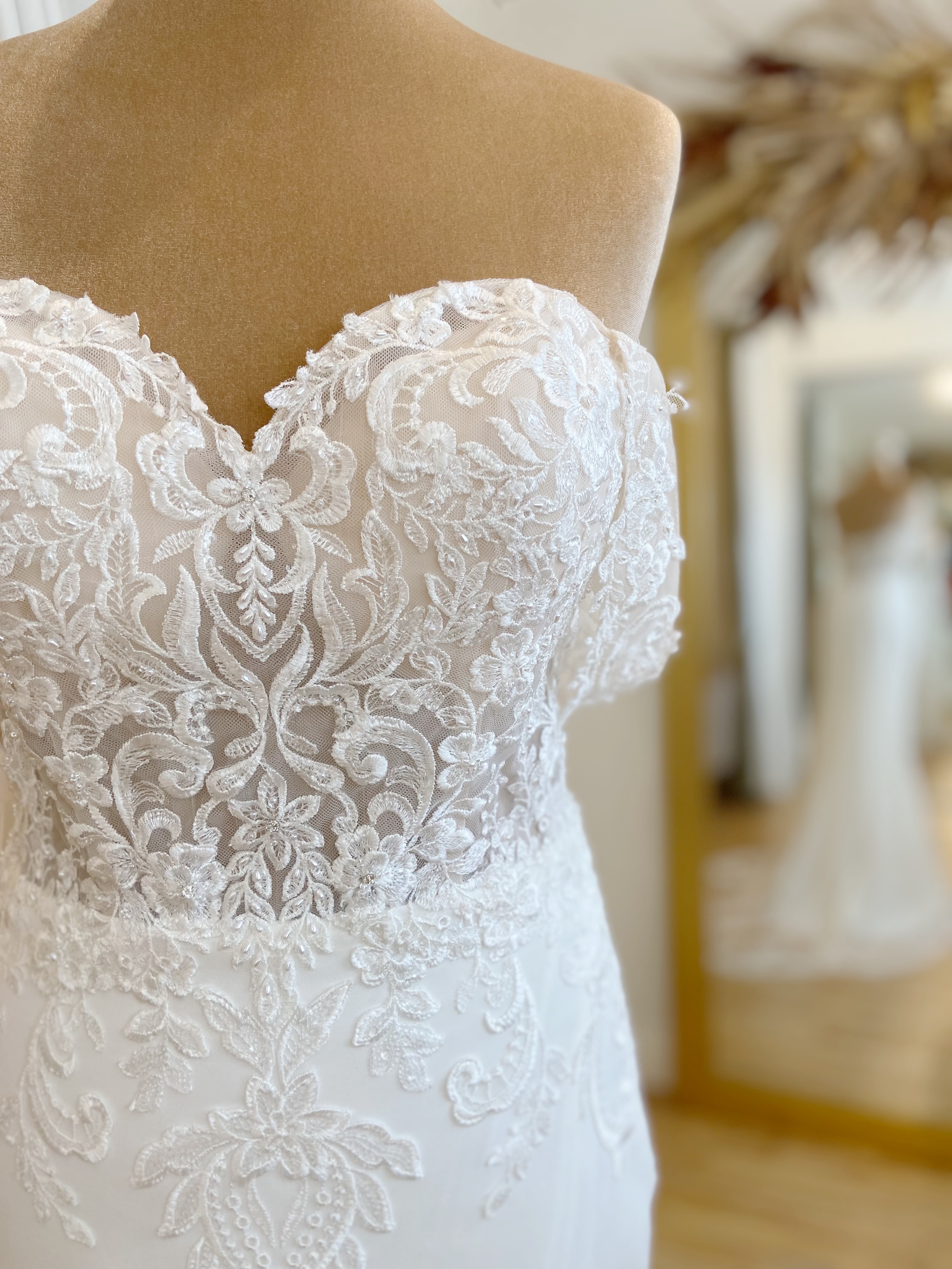 Fox Bridal Mystery Train Size 10 Wedding dress for sale Lucy Hart Bridal Leighton Buzzard Bedfordshire