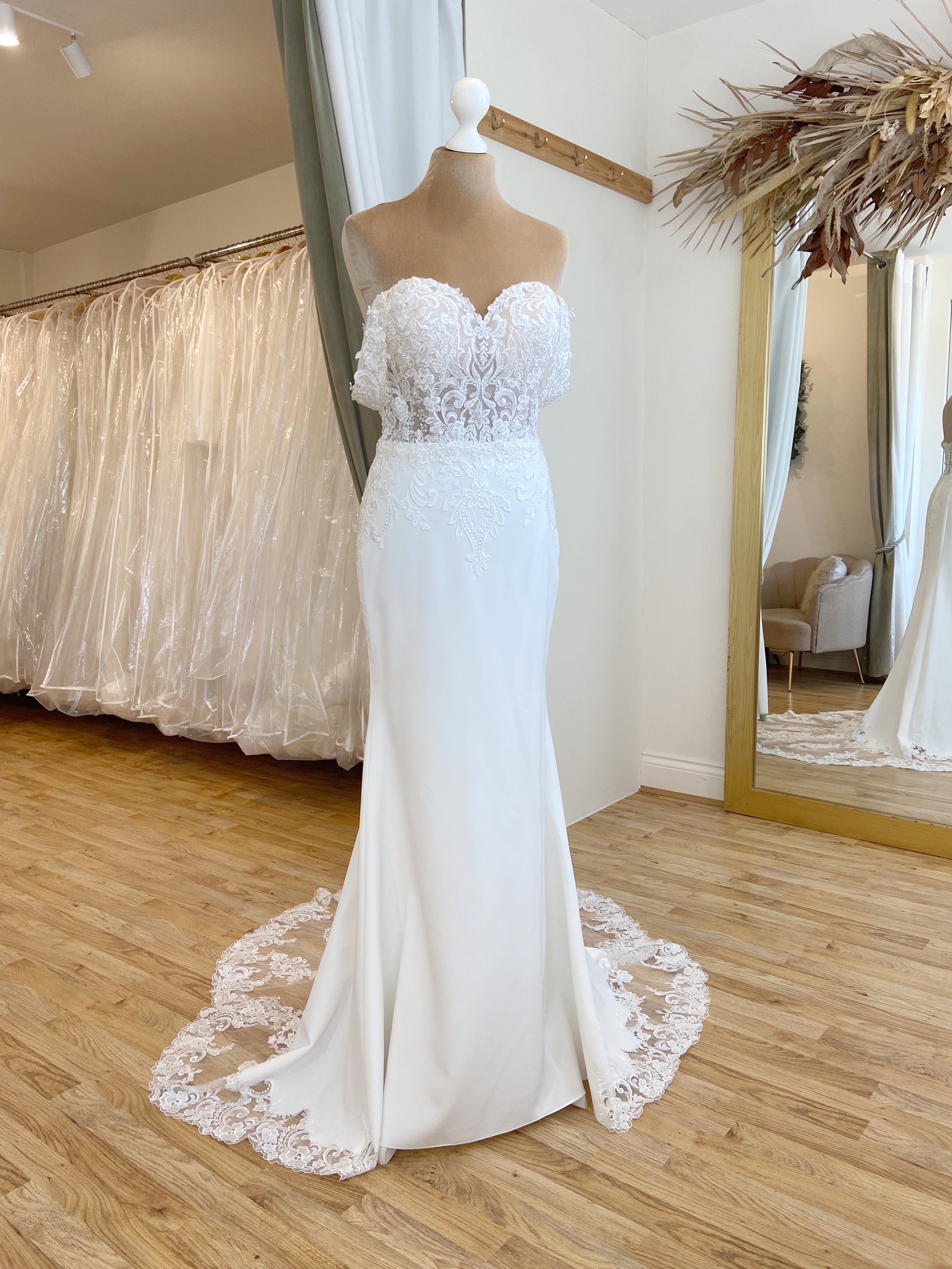 Fox Bridal Mystery Train Size 10 Wedding dress for sale Lucy Hart Bridal Leighton Buzzard Bedfordshire