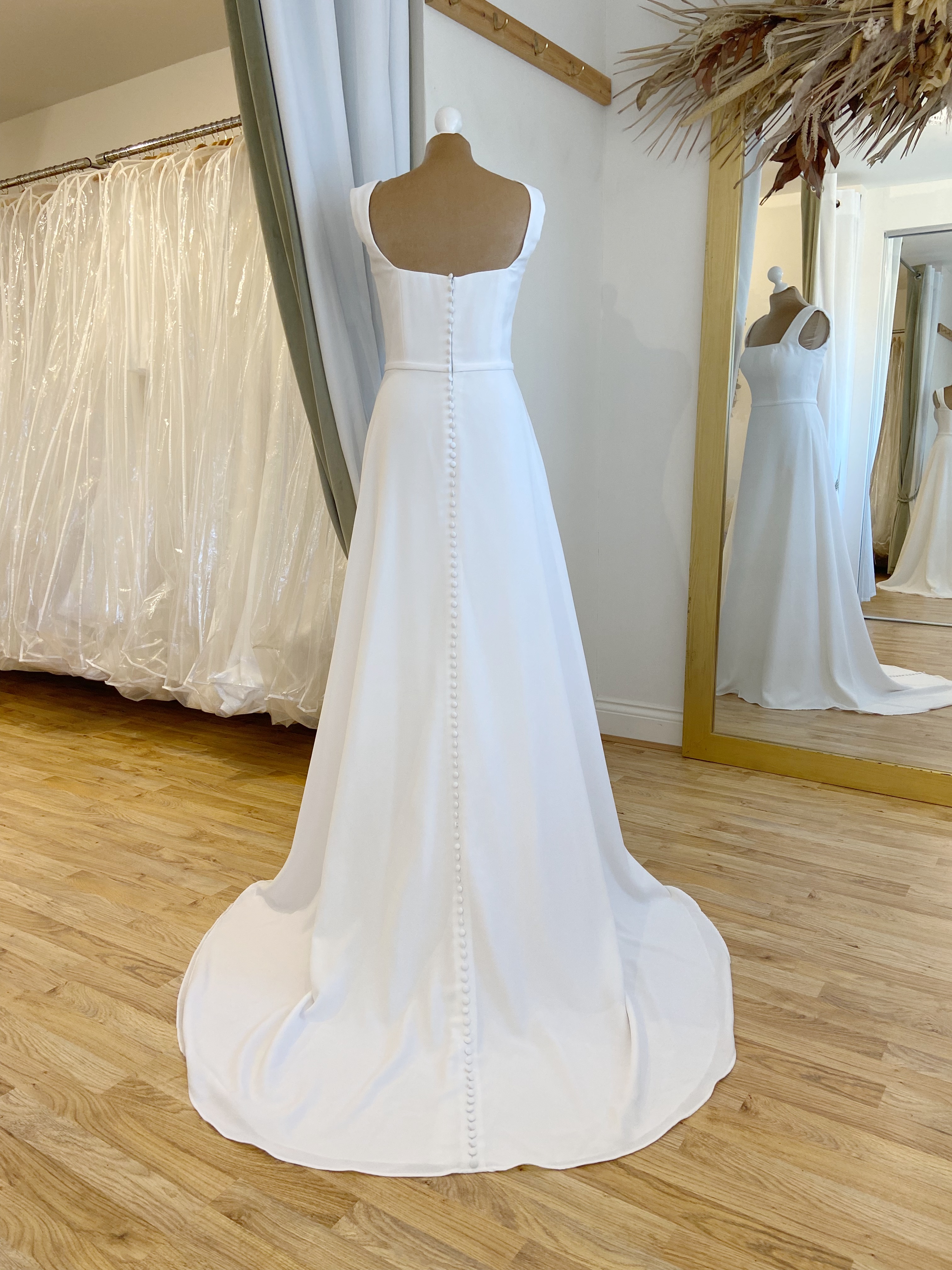 White Rose R1655 Size 10 Wedding dress for sale Lucy Hart Bridal Leighton Buzzard Bedfordshire