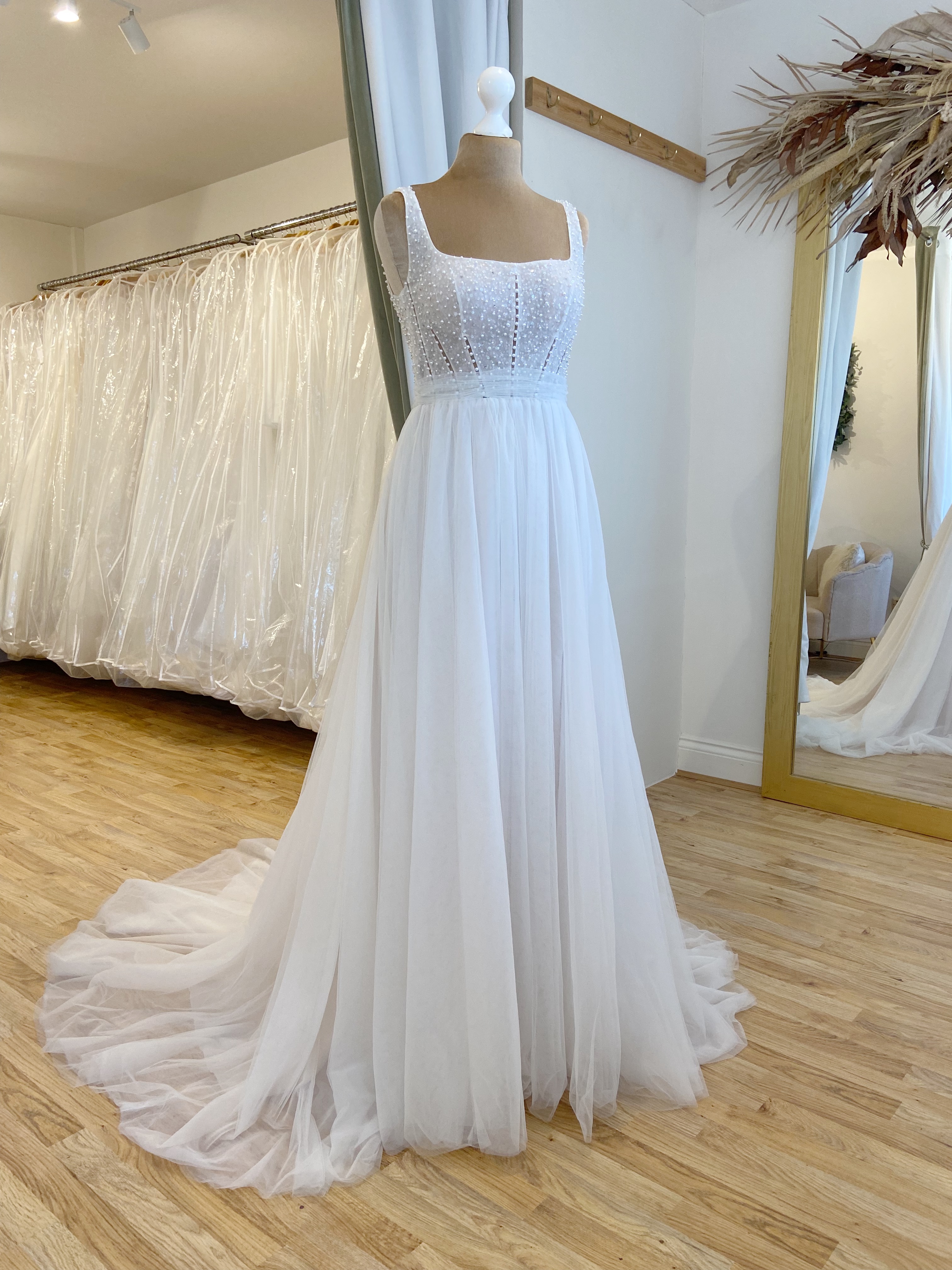 Justin Alexander Adore Gabriella 11249 Size 10 Wedding dress for sale Lucy Hart Bridal Leighton Buzzard Bedfordshire