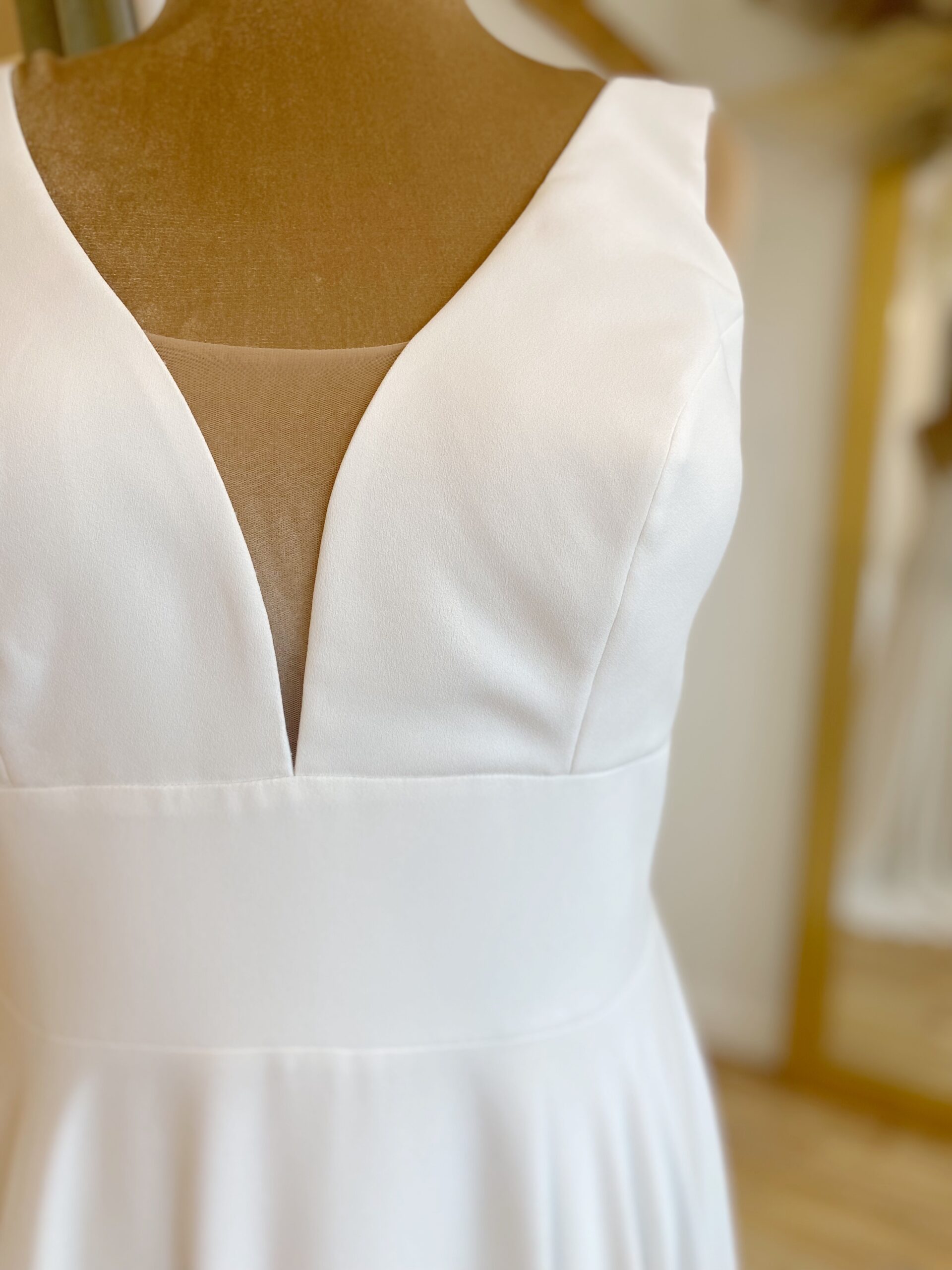 Bianco Evento Pola Size 18 Wedding dress for sale Lucy Hart Bridal Leighton Buzzard Bridal Shop Bedfordshire