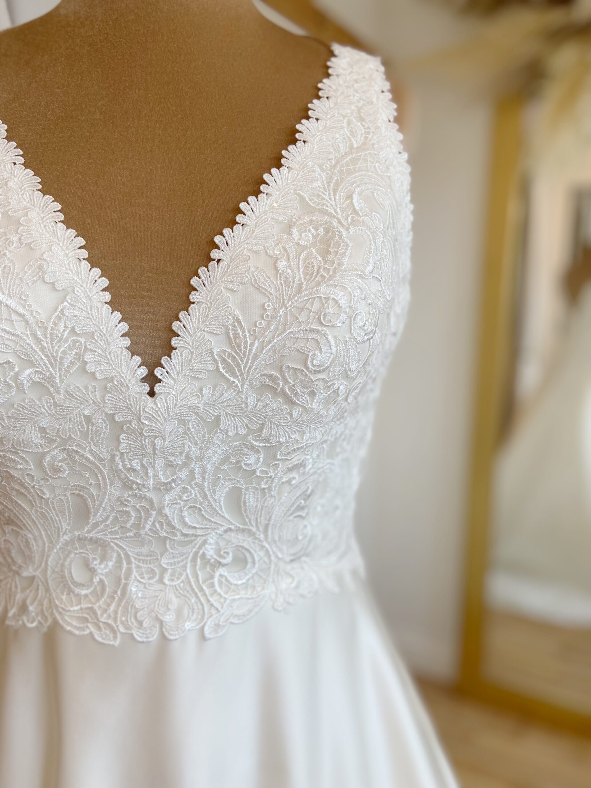 Mori Lee Laurie 5684 Size 12 Wedding dress for sale Lucy Hart Bridal Bridal Shop Leighton Buzzard Wedding dress shop near me Bedfordshire