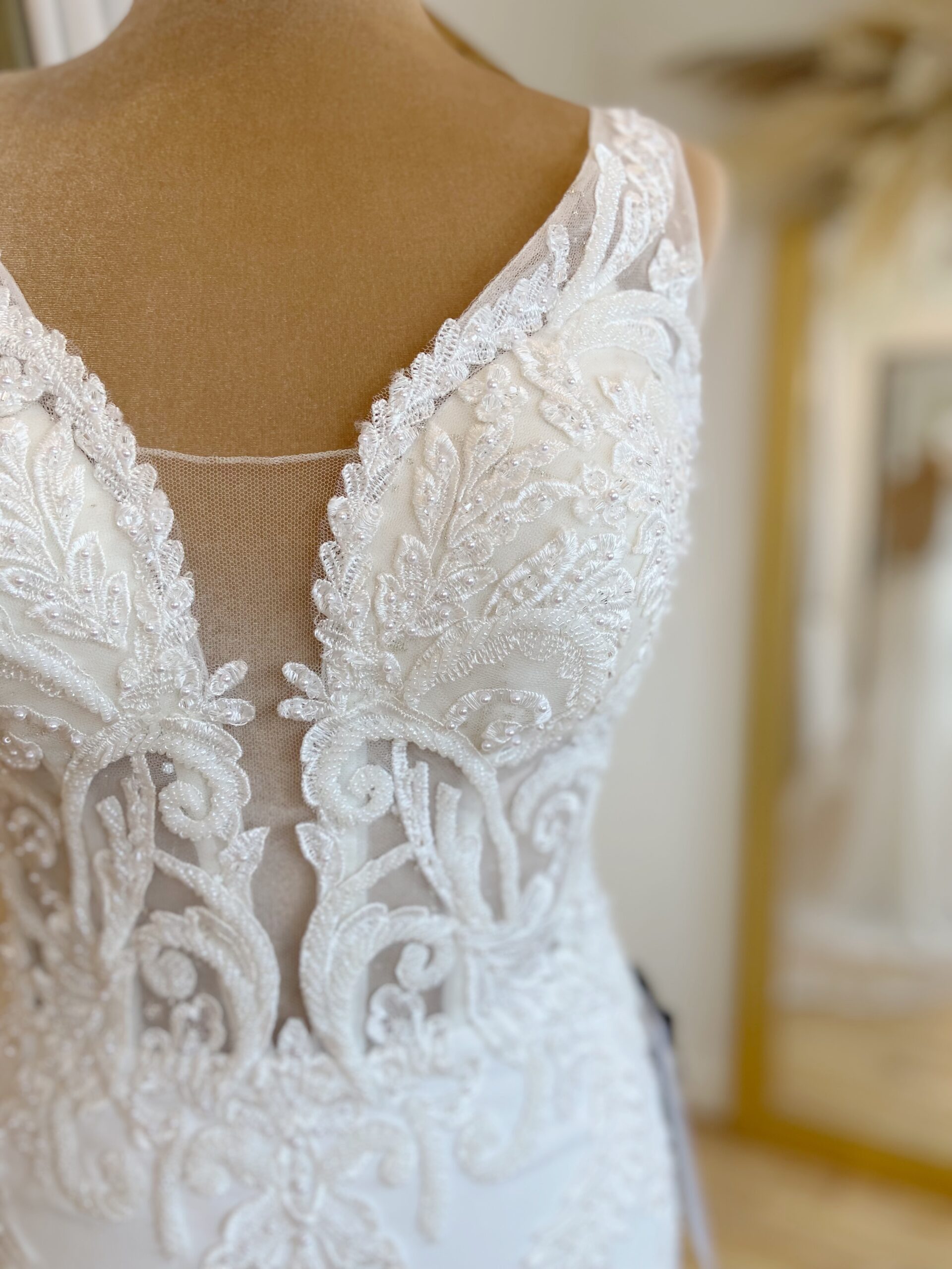 Dando London Astra Size 12 Wedding dress for sale Lucy Hart Bridal Leighton Buzzard Bridal Shop near me Bedfordshire.