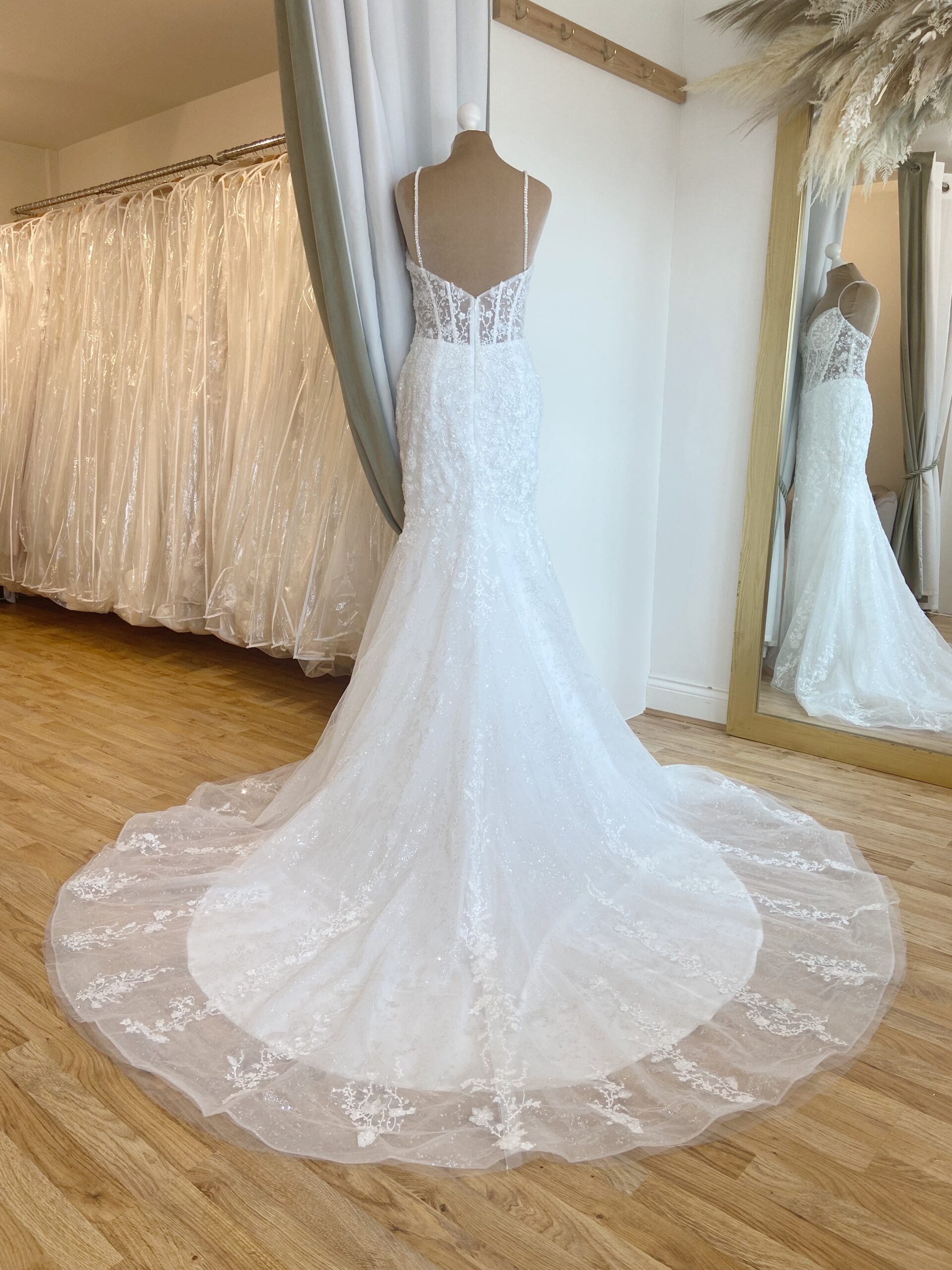 Herawhite Lexi Size 12 Wedding dress for sale Lucy Hart Bridel Leighton Buzzard Bridal Shop Bedfordshire