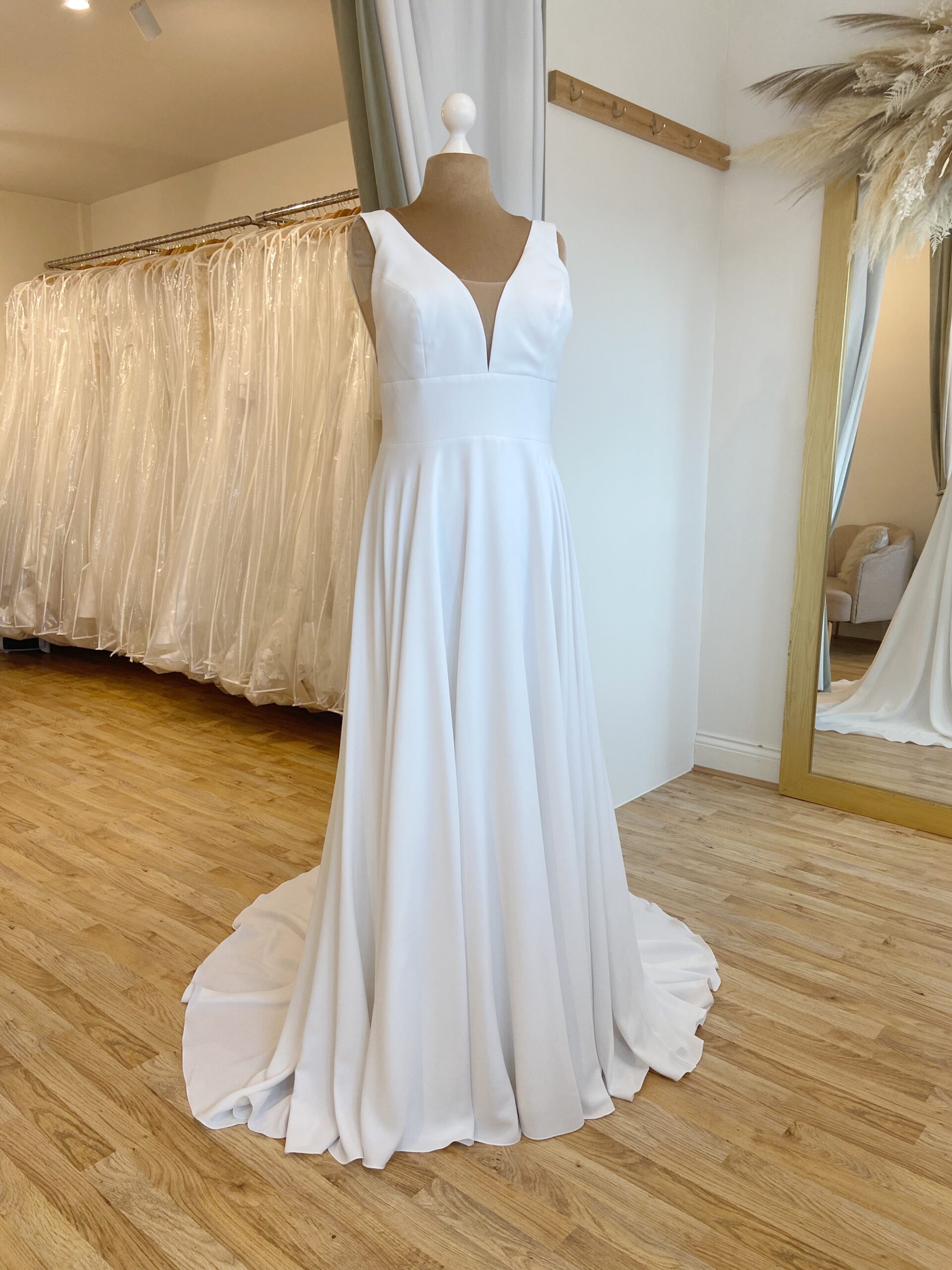 Bianco Evento Pola Size 18 Wedding dress for sale Lucy Hart Bridal Leighton Buzzard Bridal Shop Bedfordshire