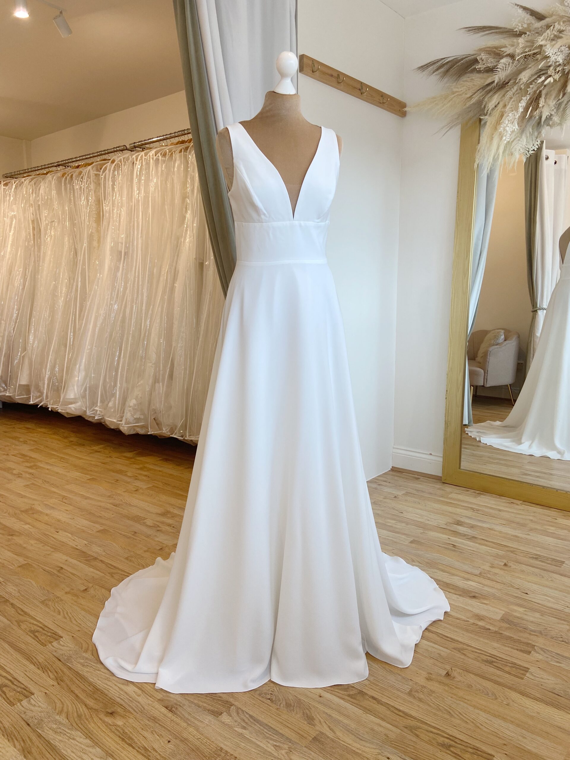 Bianco Evento Anastasia Size 12 Wedding Dress for sale Lucy Hart Bridal Leighton Buzzard Bridal Shop Near Me Bedfordshire