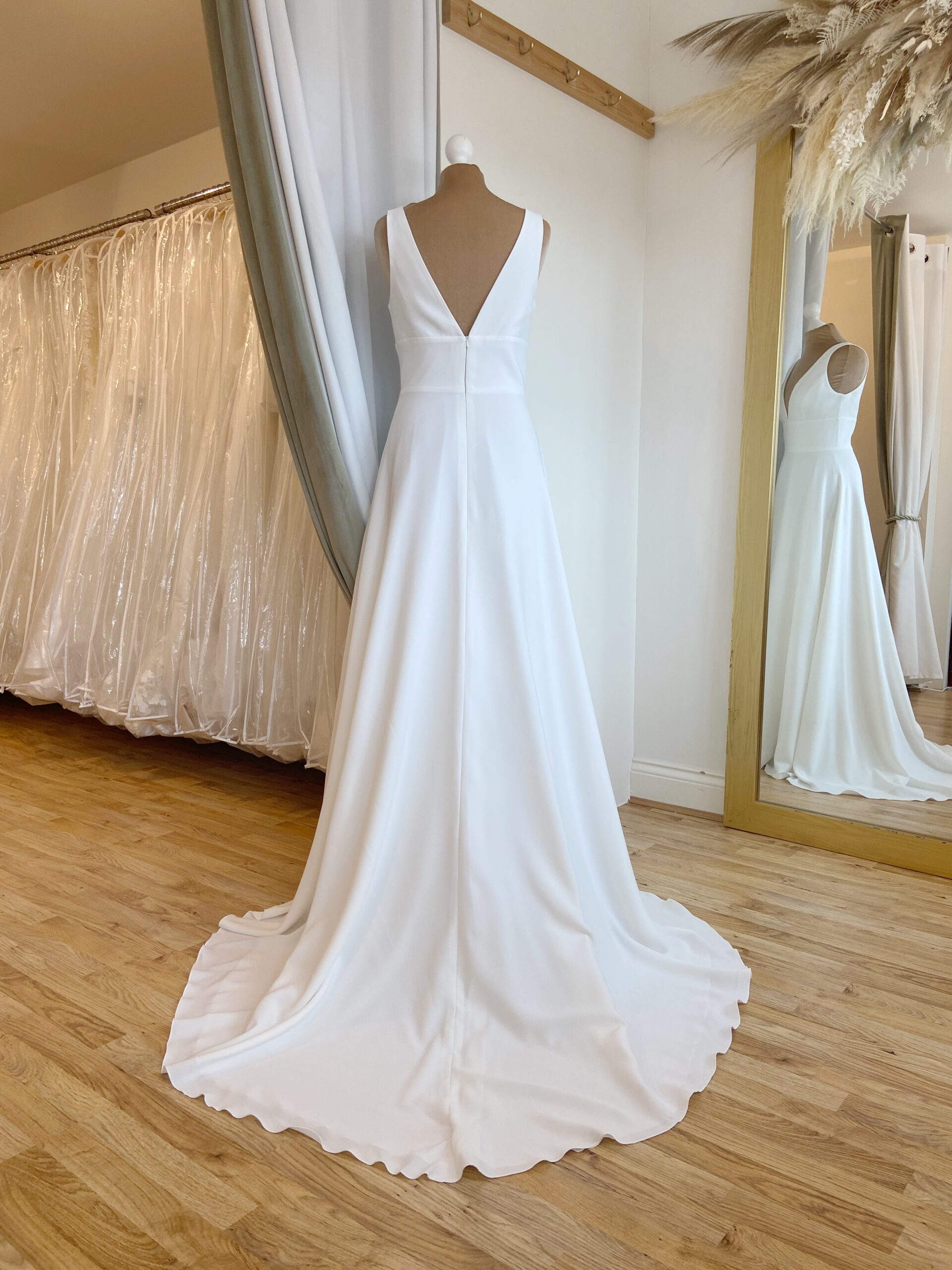 Bianco Evento Anastasia Size 12 Wedding Dress for sale Lucy Hart Bridal Leighton Buzzard Bridal Shop Near Me Bedfordshire