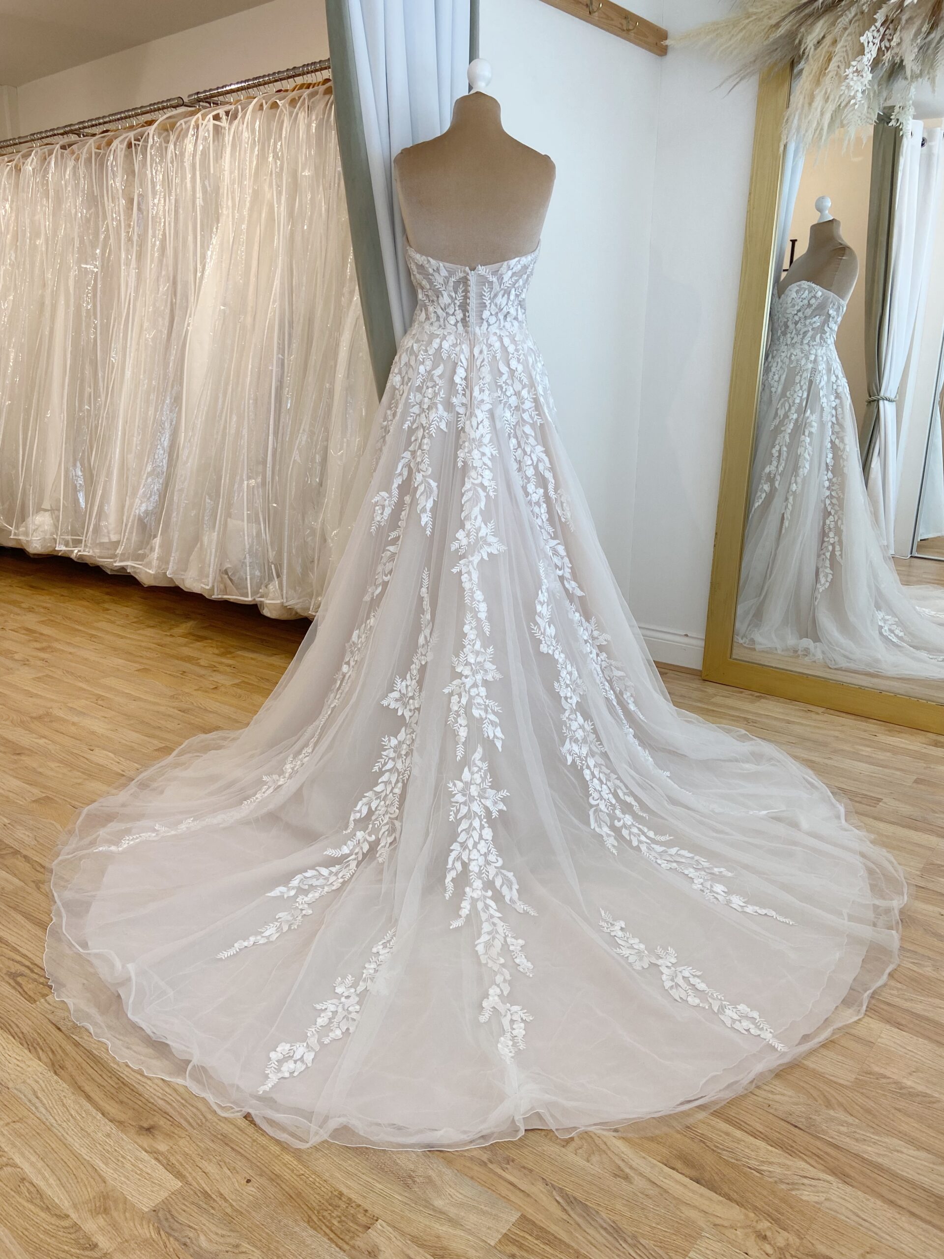 Justin Alexander Carlee 88219 Size 14 Wedding dress for sale Lucy Hart Bridal Leighton Buzzard Bridal Shop Near Me Bedfordshire