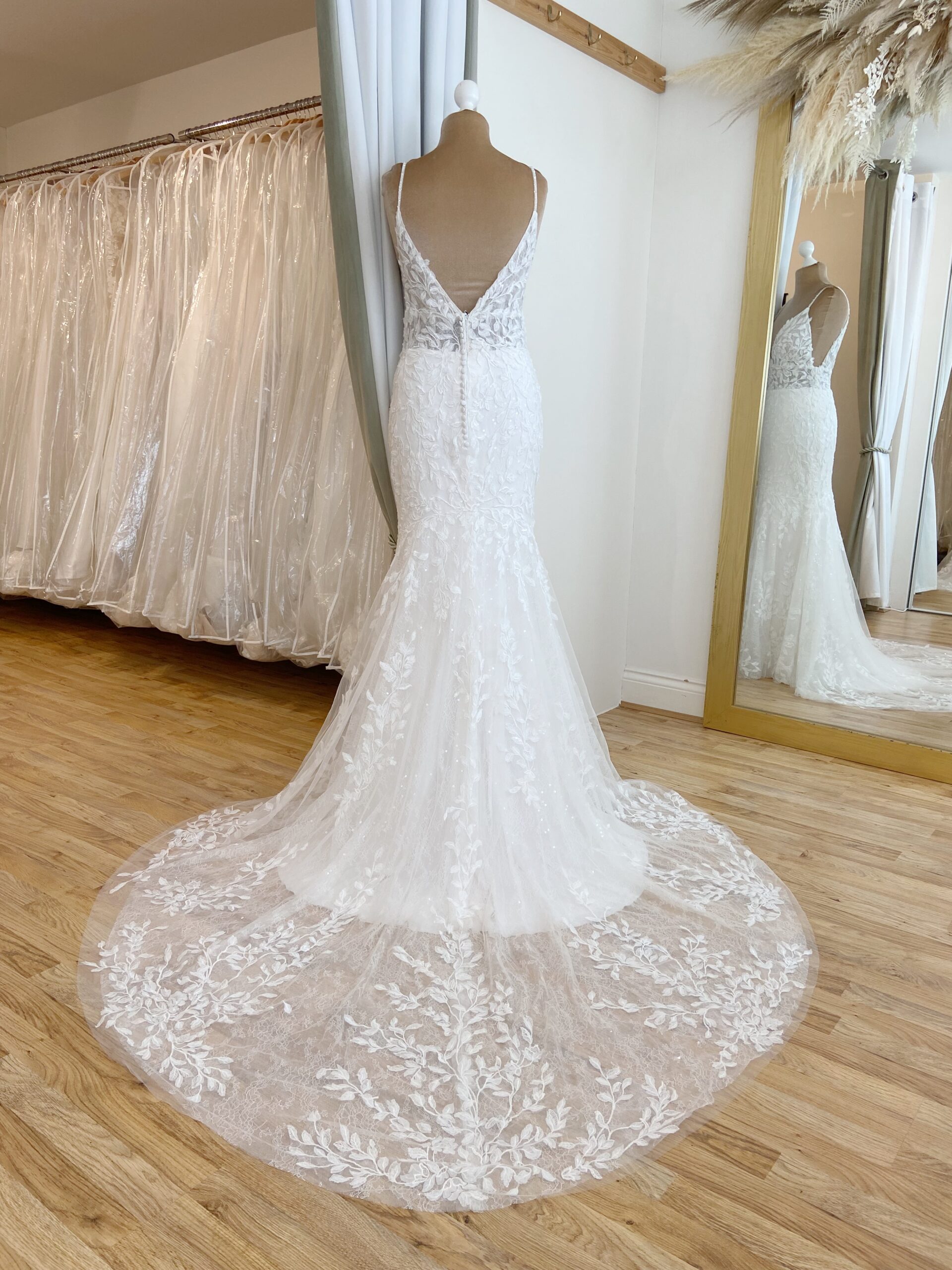 Justin Alexander Signature 99278 Size 12-14 wedding dress for sale Lucy Hart Bridal Bridal Shop Bedfordshire