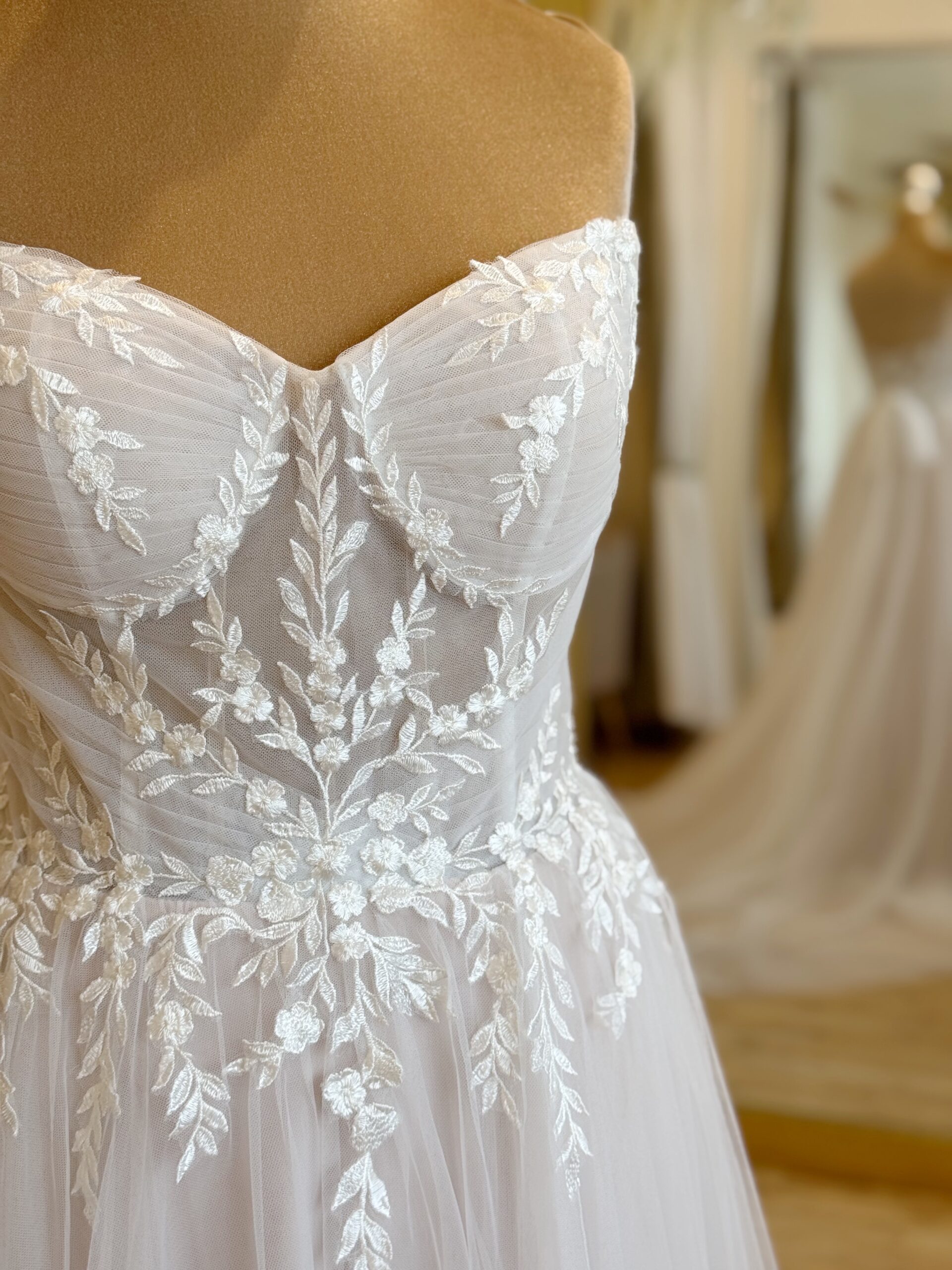 Madi Lane Kyrie Size 14 wedding dress for sale Lucy Hart Bridal Leighton Buzzard Bridal Shop Bedfordshire