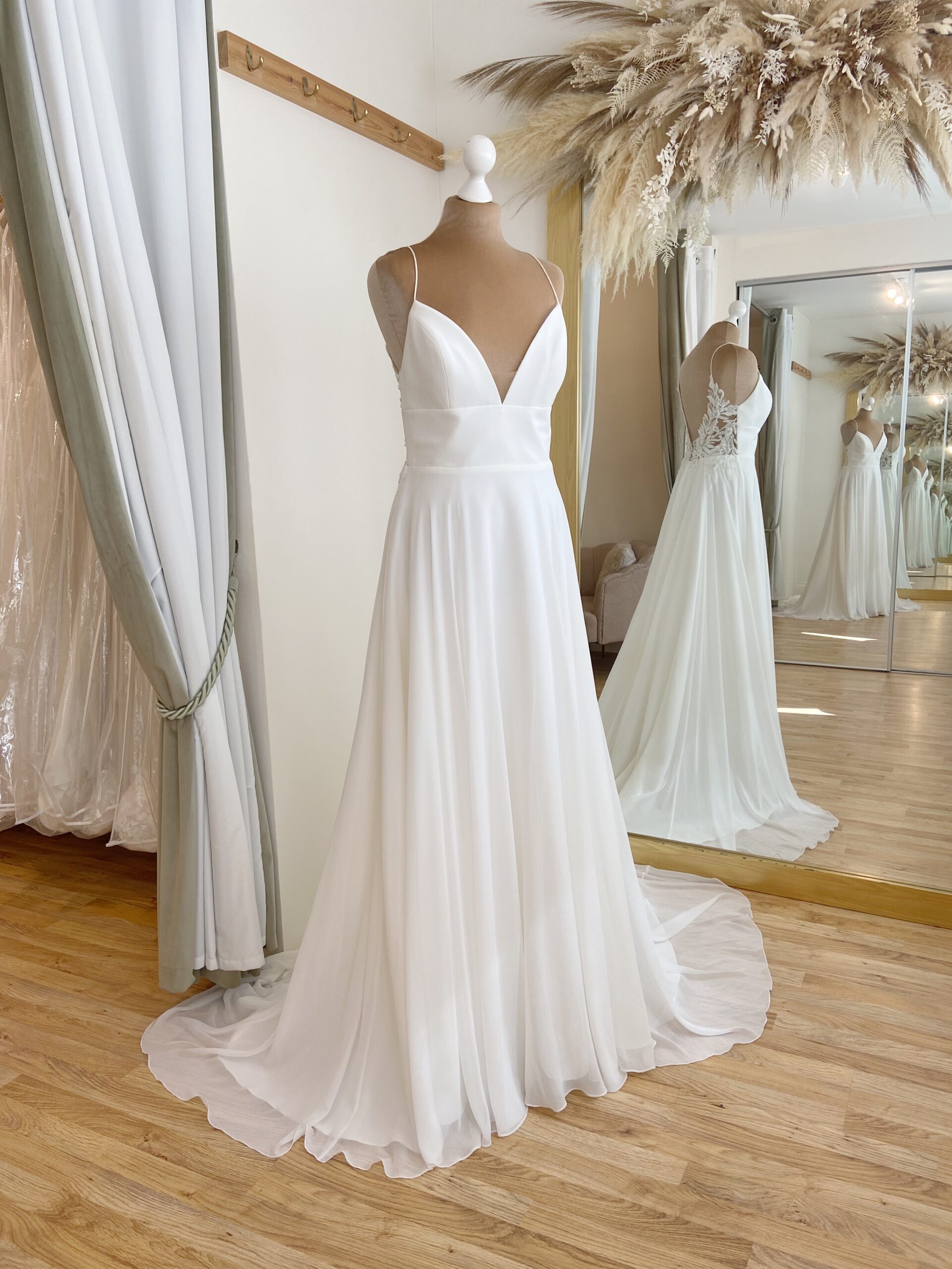 Sincerity 44356 Size 12-14 Wedding dress for sale Lucy Hart Bridal Leighton Buzzard Bridal Shop Bedfordshire