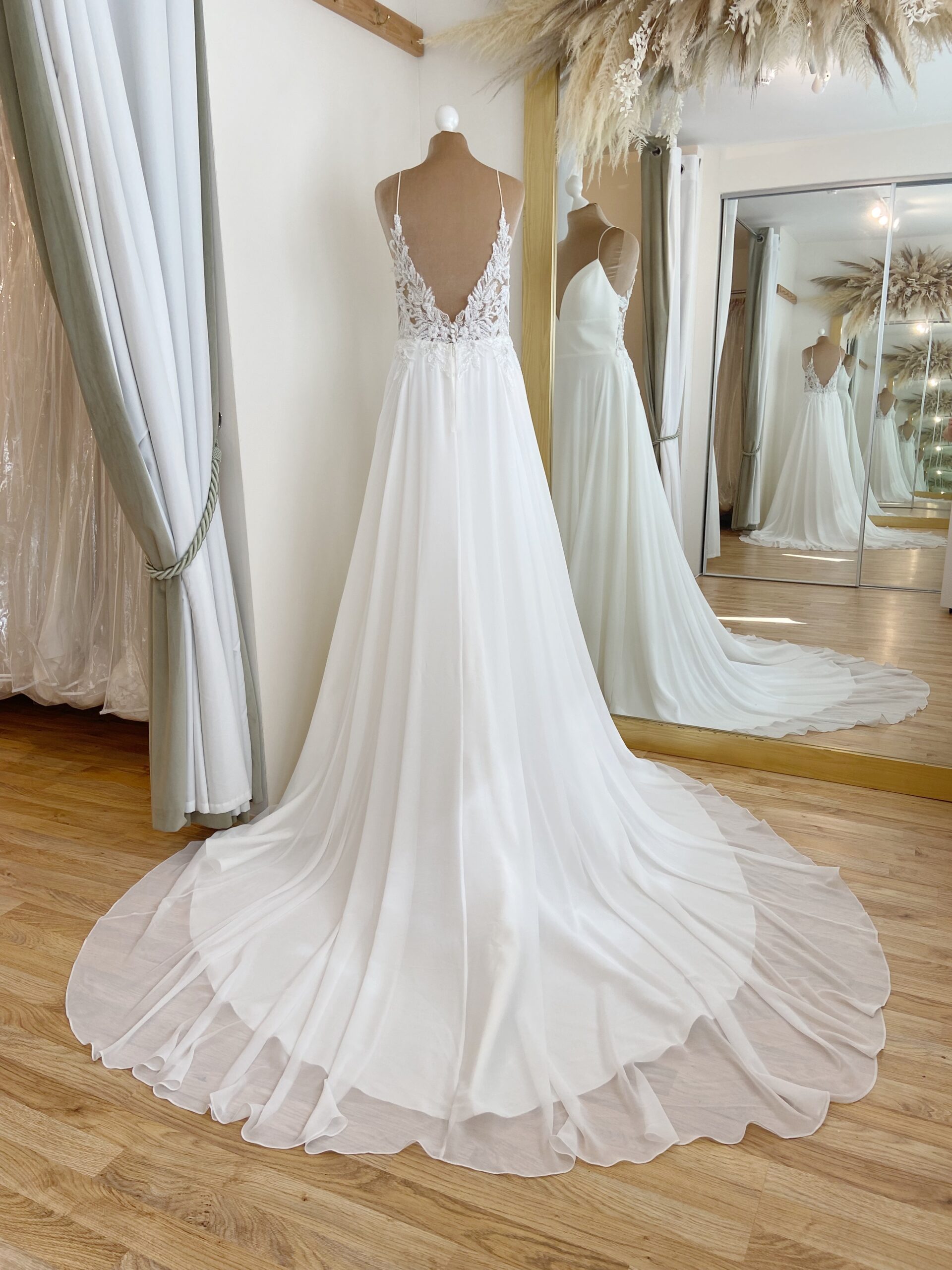 Sincerity 44356 Size 12-14 Wedding dress for sale Lucy Hart Bridal Leighton Buzzard Bridal Shop Bedfordshire
