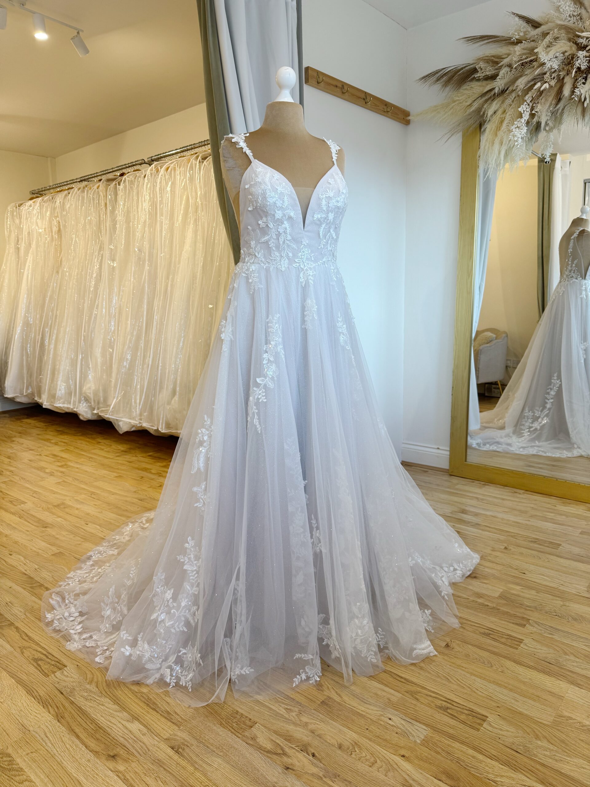 Madi Lane Aria Size 16 Wedding dress for sale Lucy Hart Bridal Leighton Buzzard Bridal Shop Bedfordshire