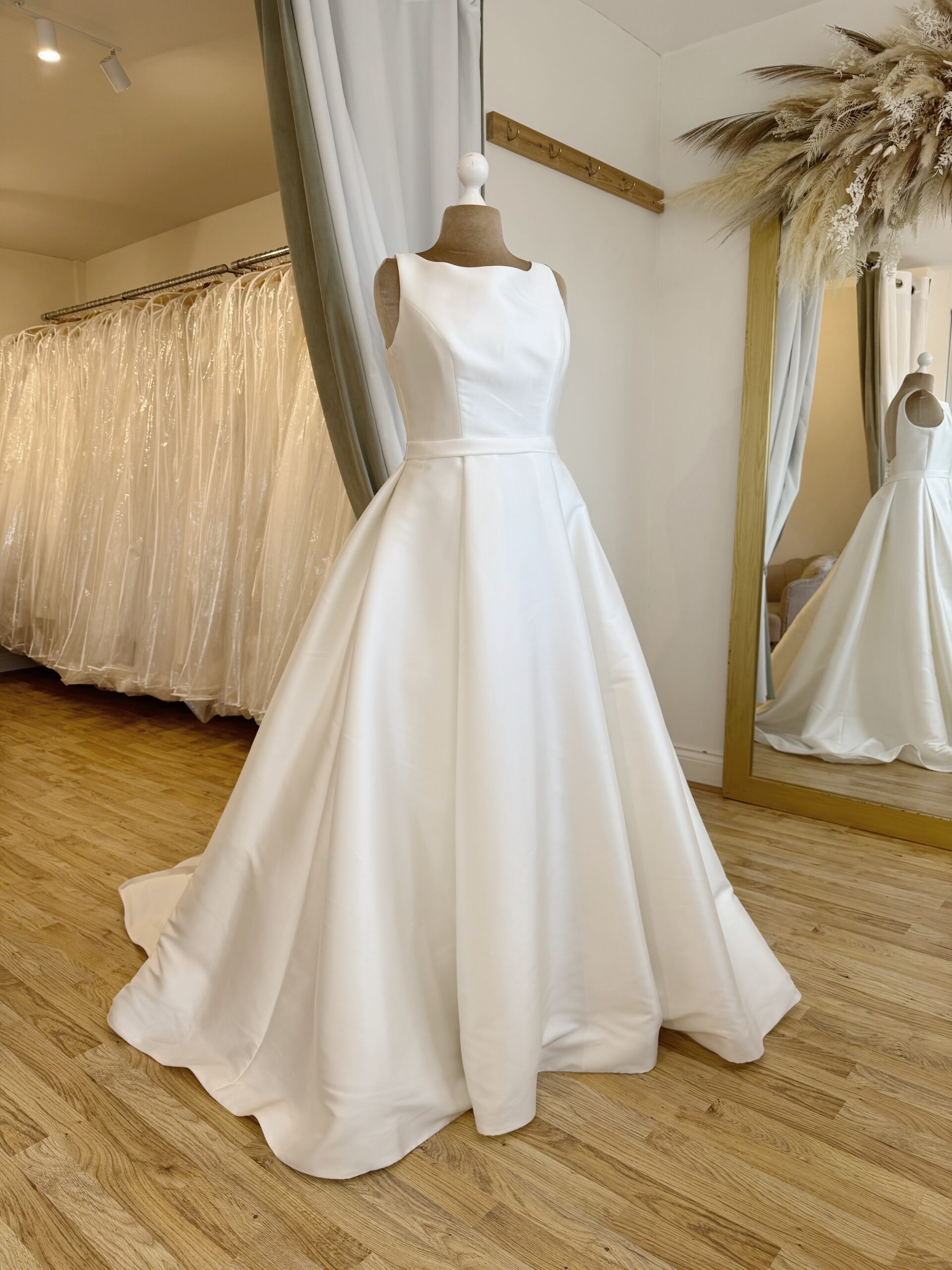 Ellis Imogen Size 16 Wedding dress for sale Lucy Hart Bridal Leighton Buzzard Bridal Shop Bedfordshire