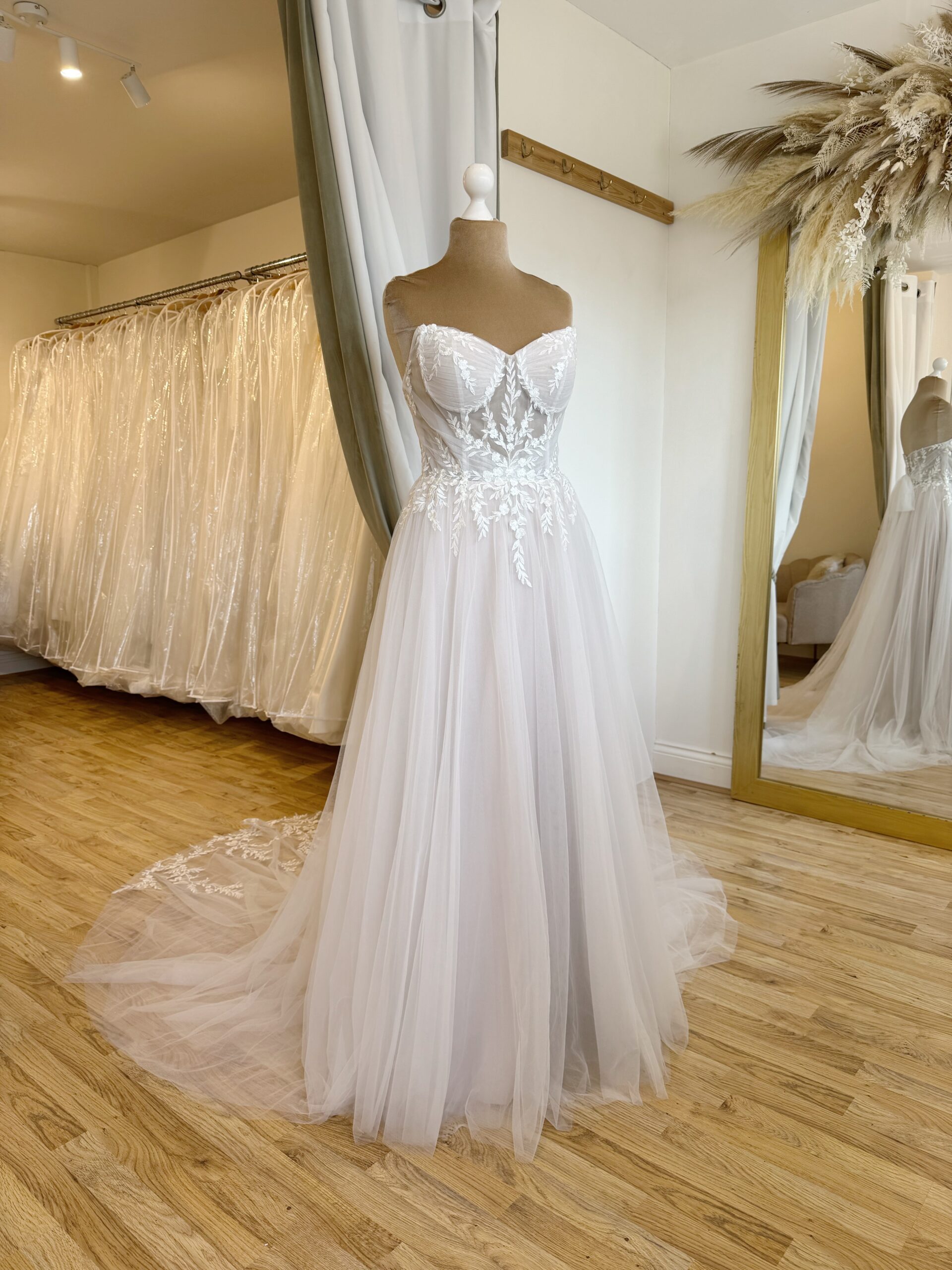 Madi Lane Kyrie Size 14 wedding dress for sale Lucy Hart Bridal Leighton Buzzard Bridal Shop Bedfordshire