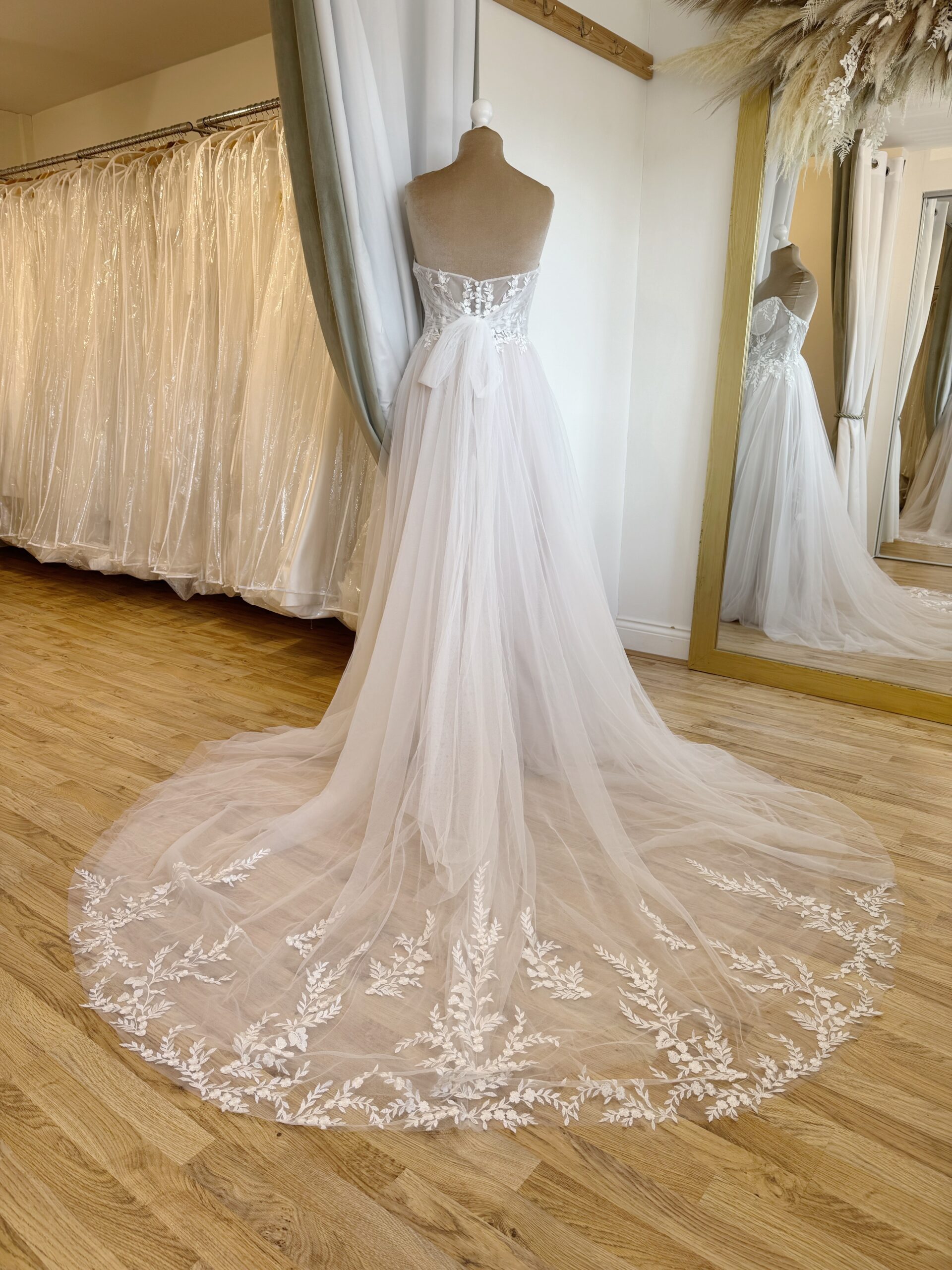 Madi Lane Kyrie Size 14 wedding dress for sale Lucy Hart Bridal Leighton Buzzard Bridal Shop Bedfordshire