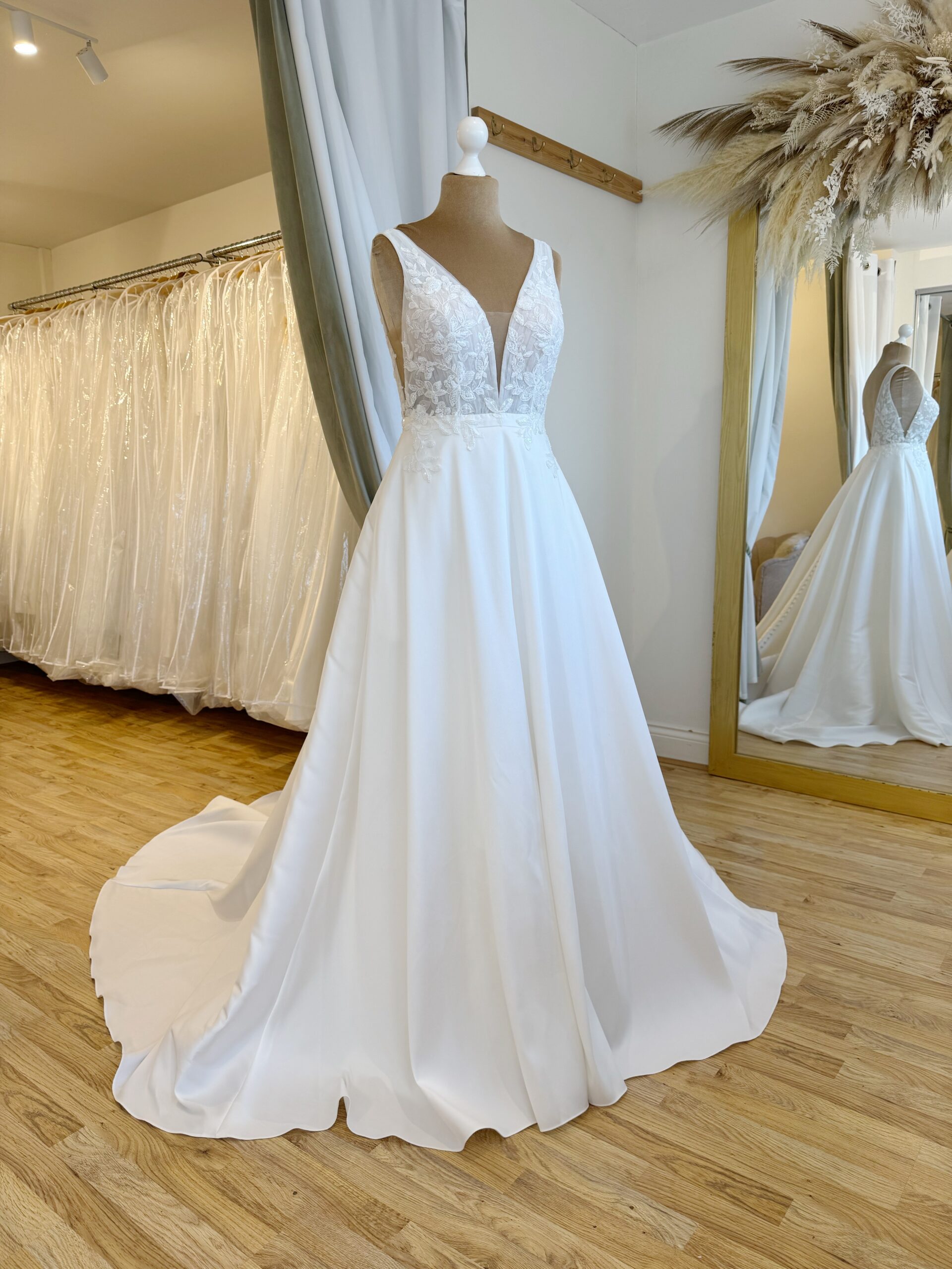 Essense of Australia D3640 Size 14 wedding dress for sale Lucy Hart Bridal Leighton Buzzard Bridal Shop Bedfordshire