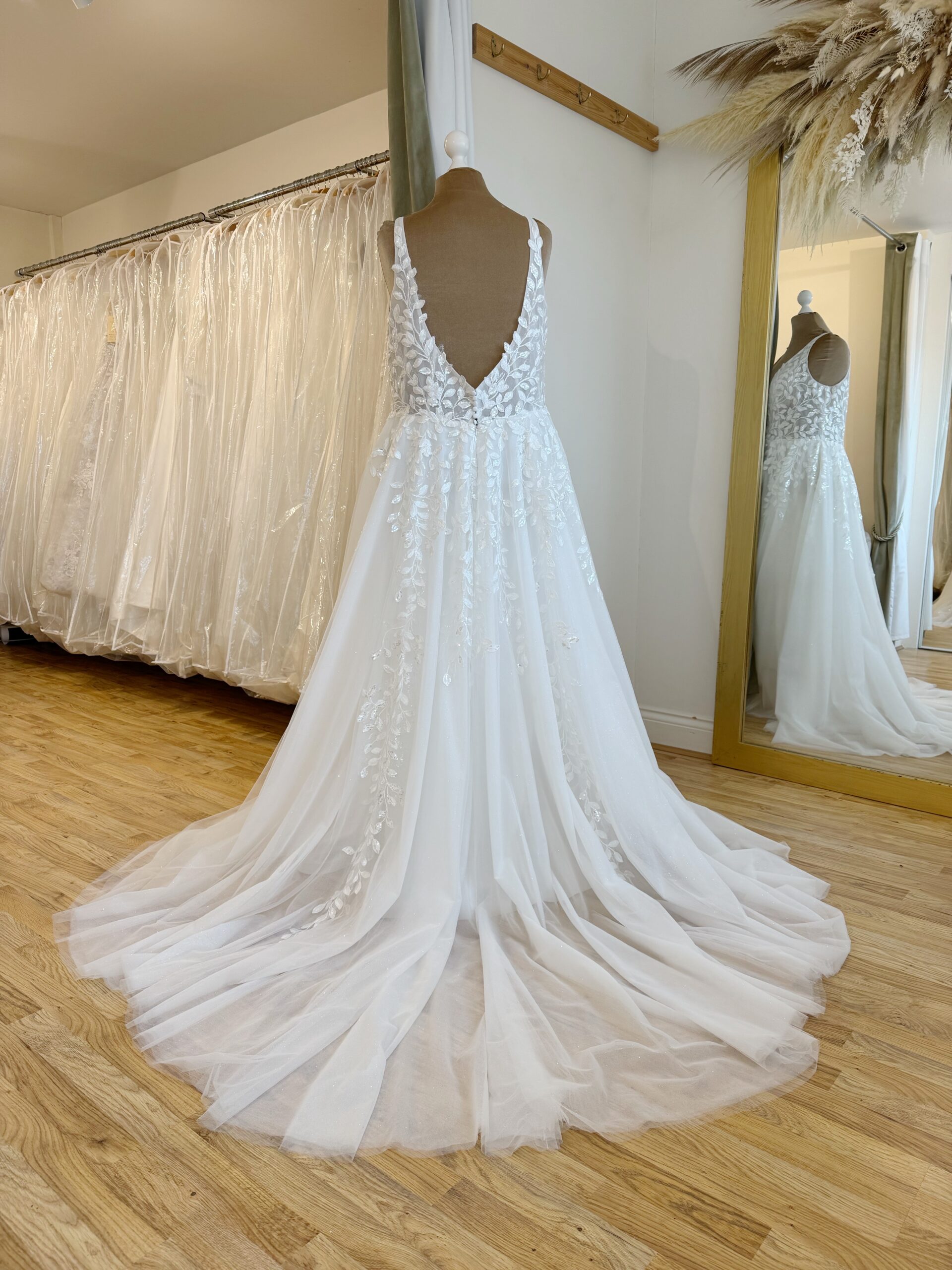 Herawhite Katarina Size 24 wedding dress for sale Lucy Hart Bridal Leighton Buzzard Bridal Shop Bedfordshire