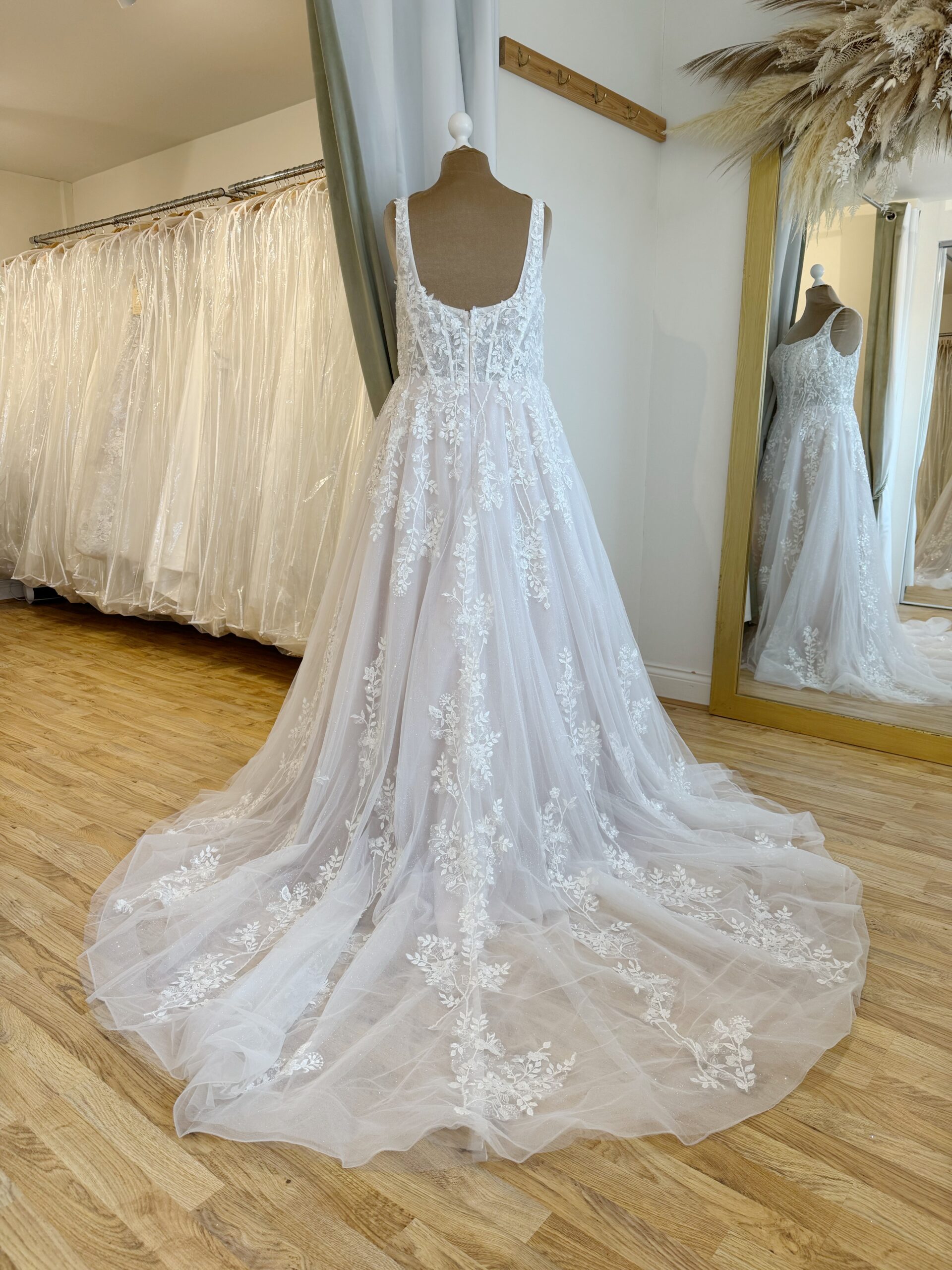 Herawhite Fleur Rose Size 22 wedding dress for sale Lucy Hart Bridal Leighton Buzzard Bridal Shop Bedfordshire