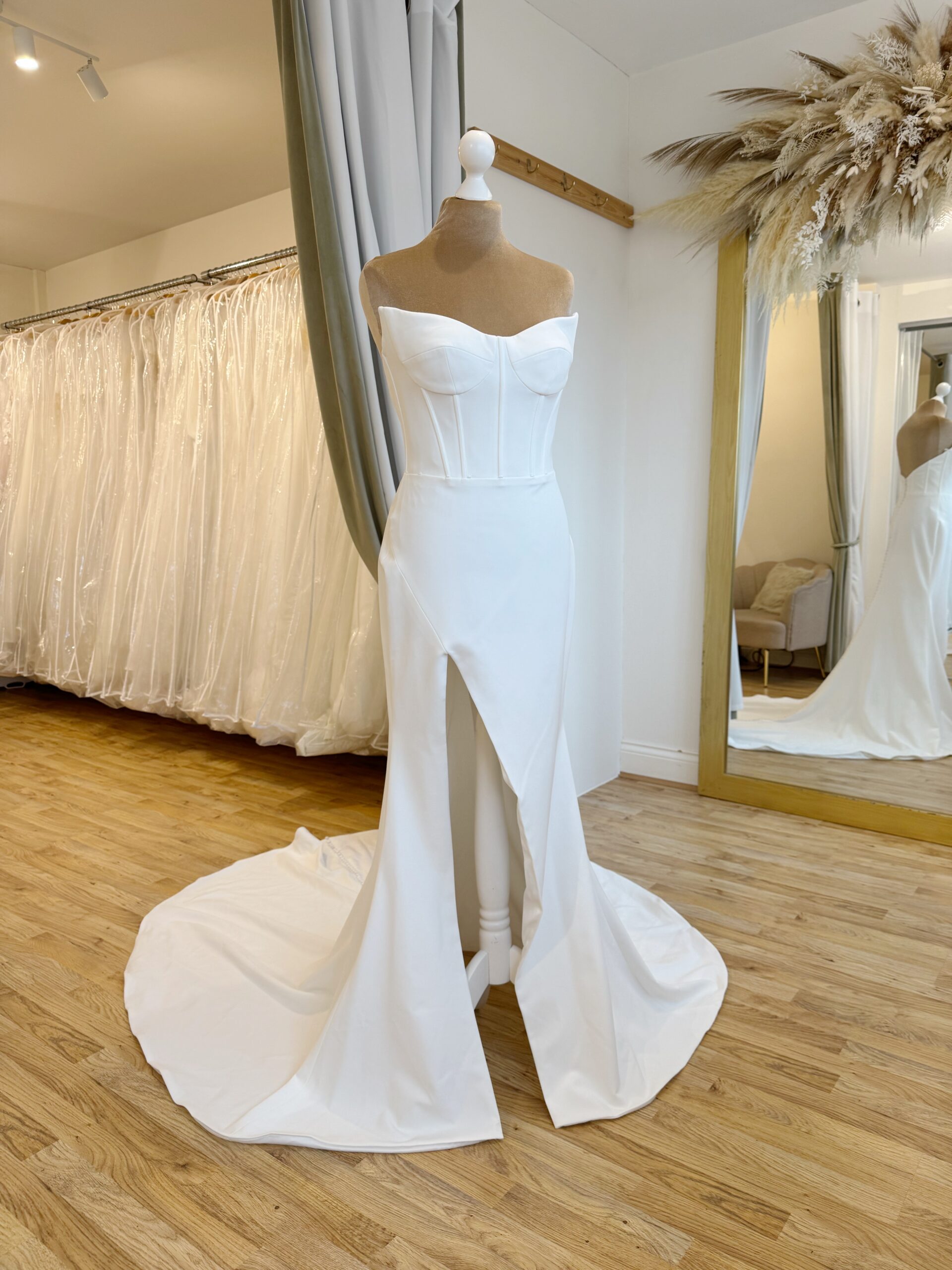 Madi Lane Seth Size 12 Wedding dress for sale Lucy Hart Bridal Leighton Buzzard Bridal Shop Bedfordshire