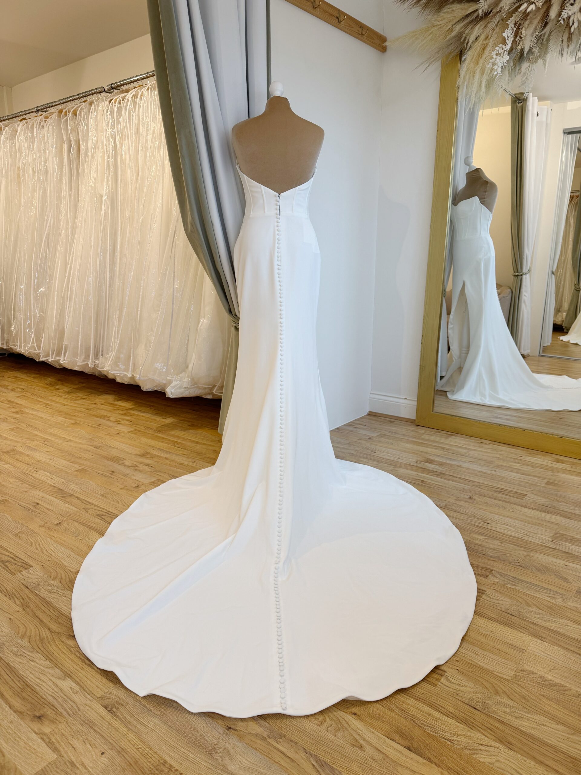 Madi Lane Seth Size 12 Wedding dress for sale Lucy Hart Bridal Leighton Buzzard Bridal Shop Bedfordshire