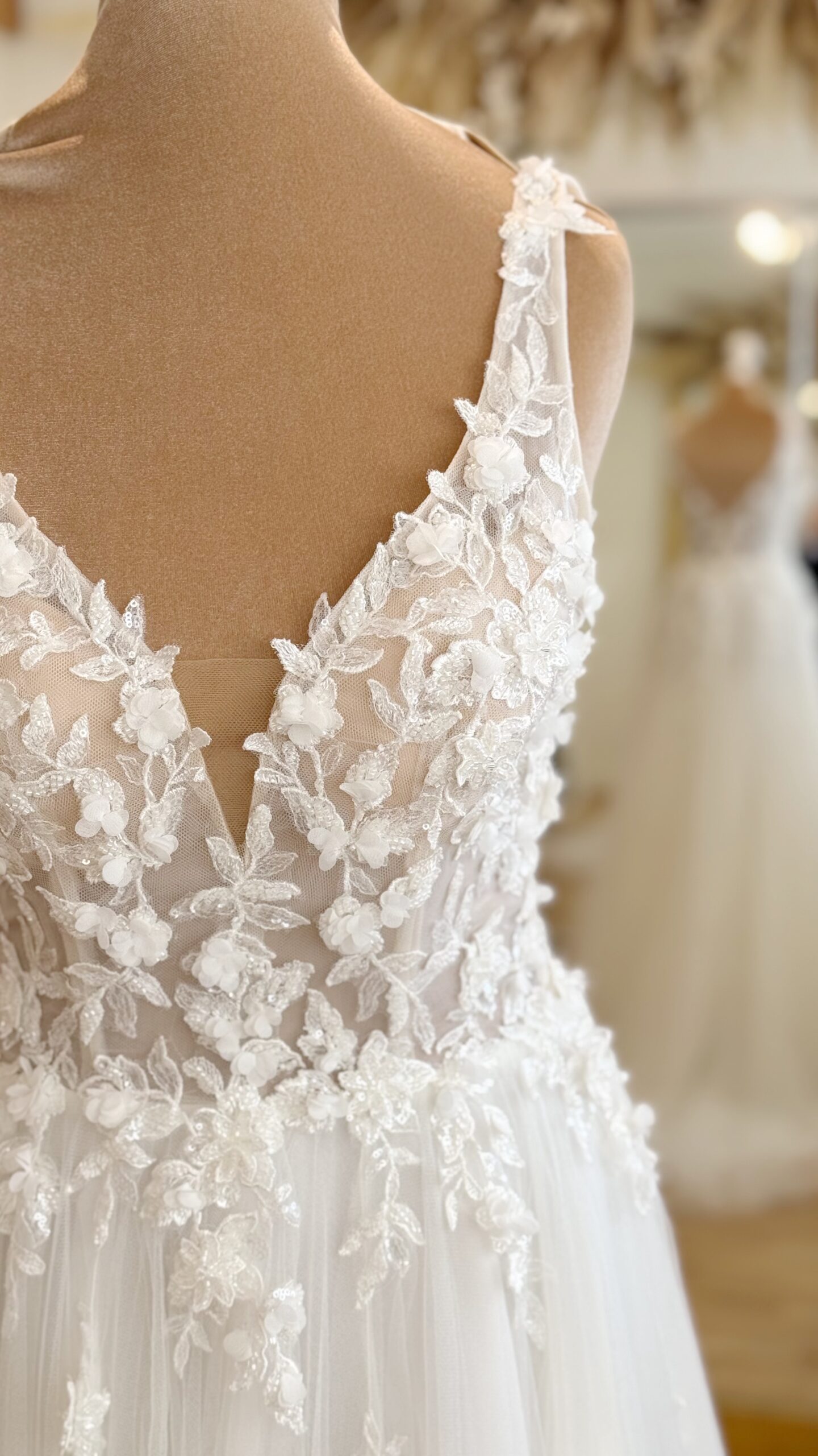 Bianco Evento Bruna Size 10 Wedding dress for sale Lucy Hart Bridal Leighton Buzzard Bridal Shop Bedfordshire
