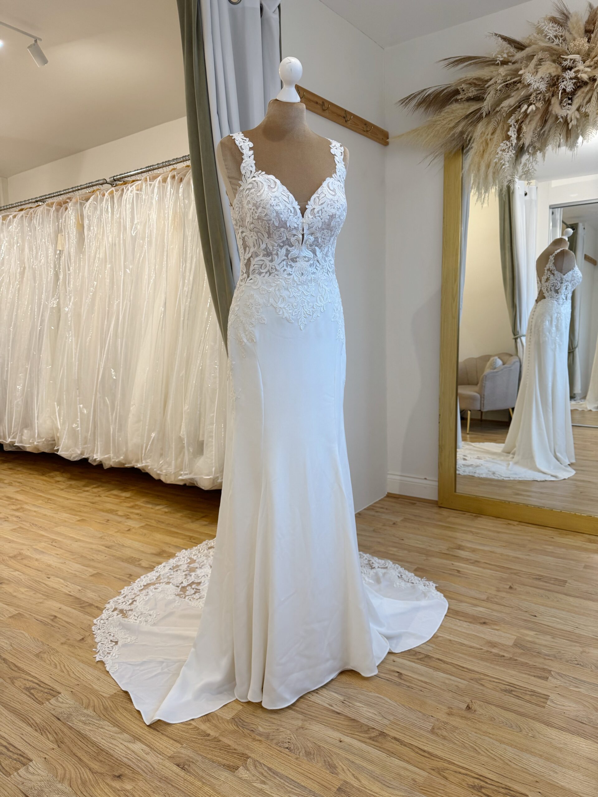 Stella York 6834 Size 12 Wedding dress for sale Lucy Hart Bridal Leighton Buzzard Bridal Shop Bedfordshire