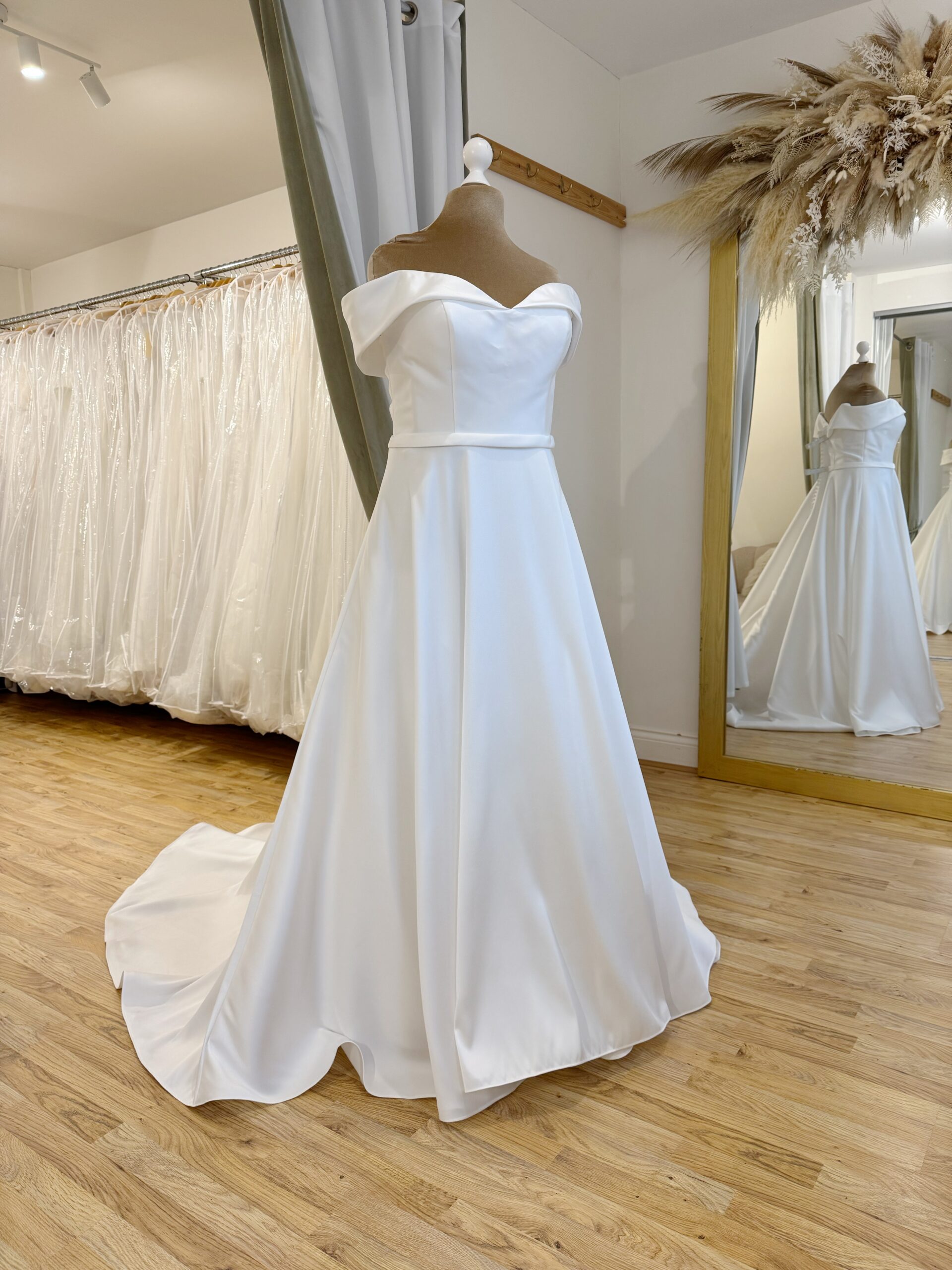 House of Nicholas Louisa 3127 Size 22 wedding dress for sale Lucy Hart Bridal Bridal Shop Bedfordshire