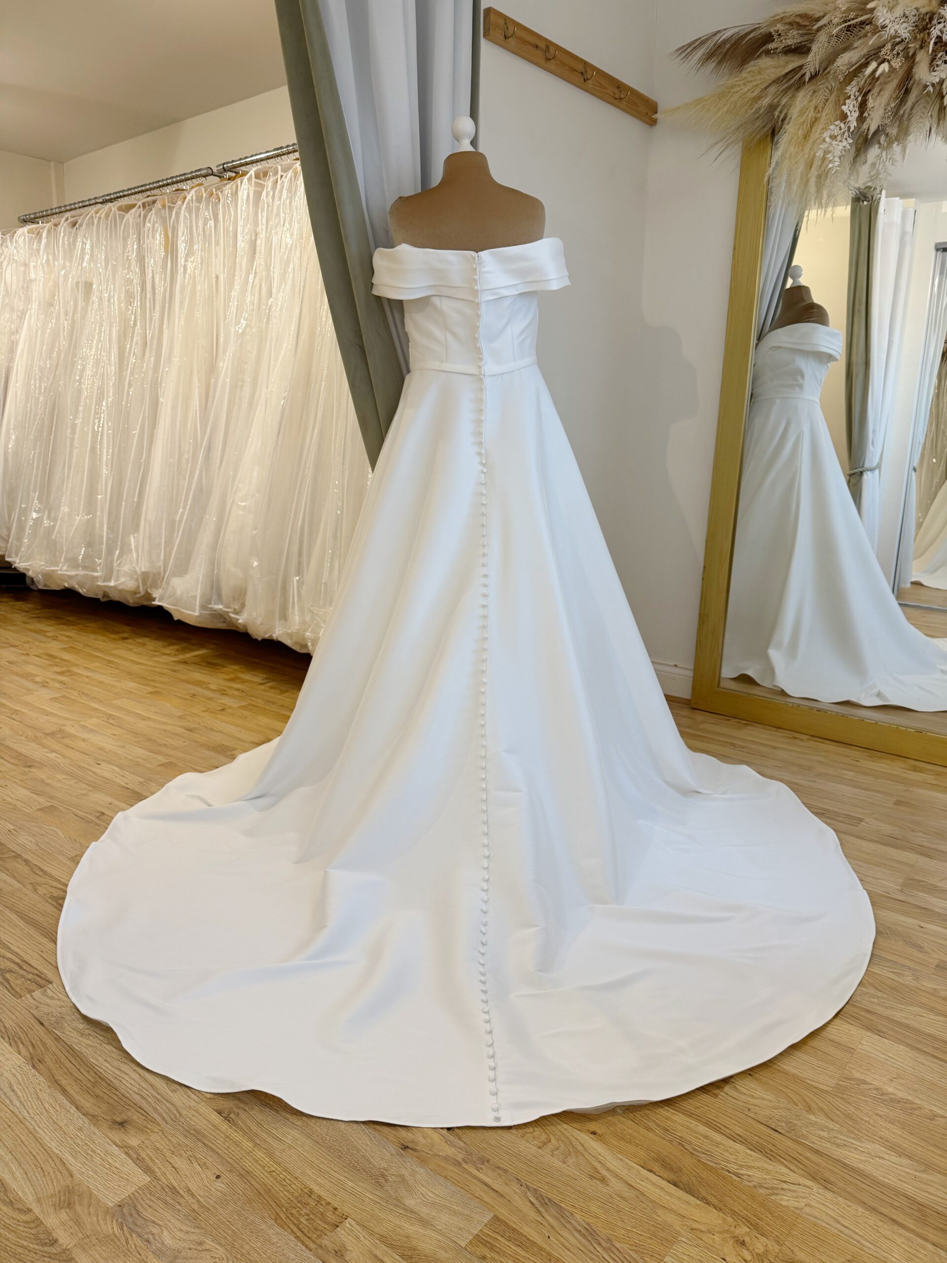 House of Nicholas 3106 Juliet Size 18 wedding dress for sale Lucy Hart Bridal Leighton Buzzard Bridal Shop Bedfordshire