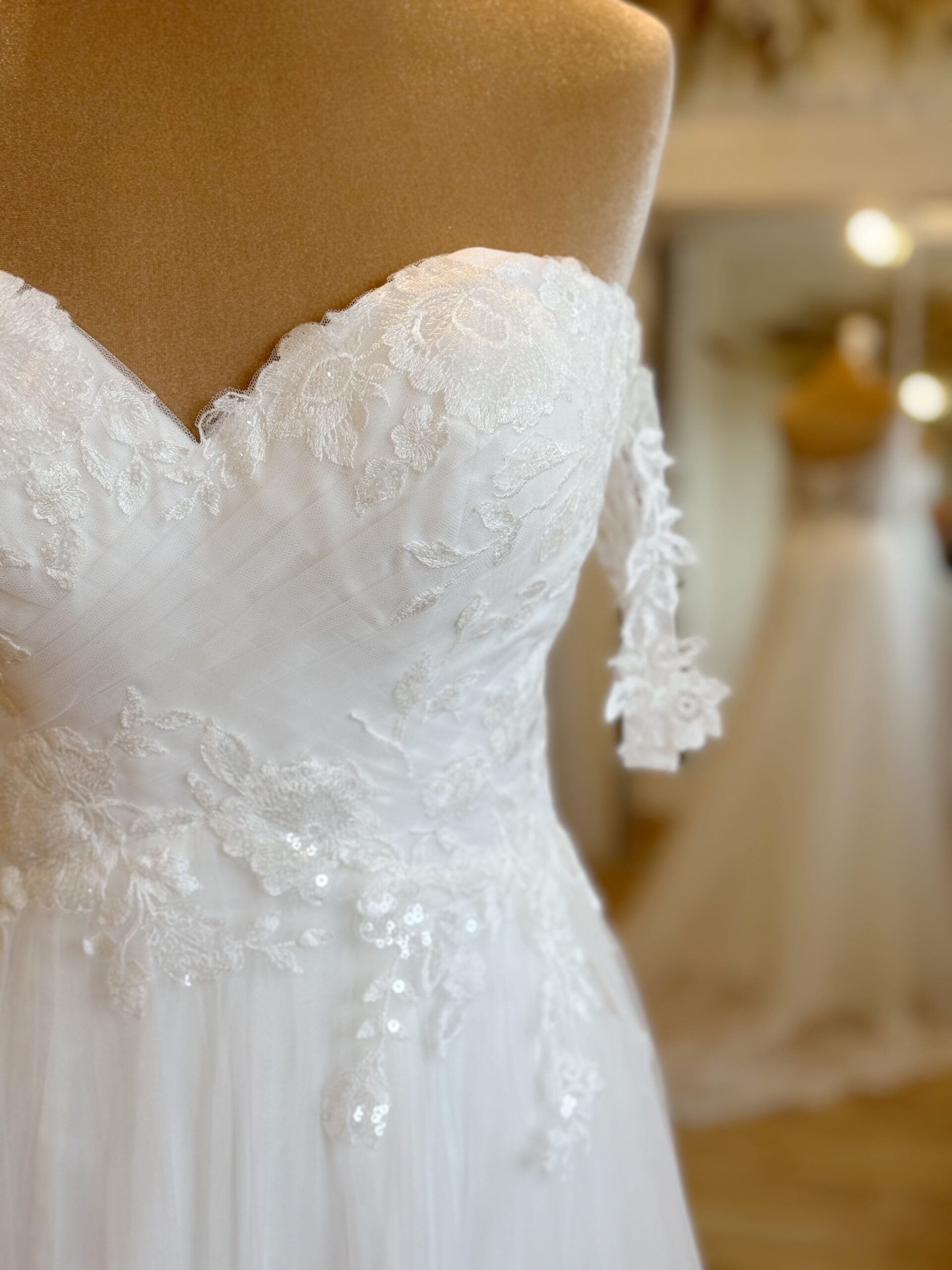 Madi Lane Joelle Size 10 wedding dress for sale Lucy Hart Bridal Leighton Buzzard Bridal Shop Bedfordshire