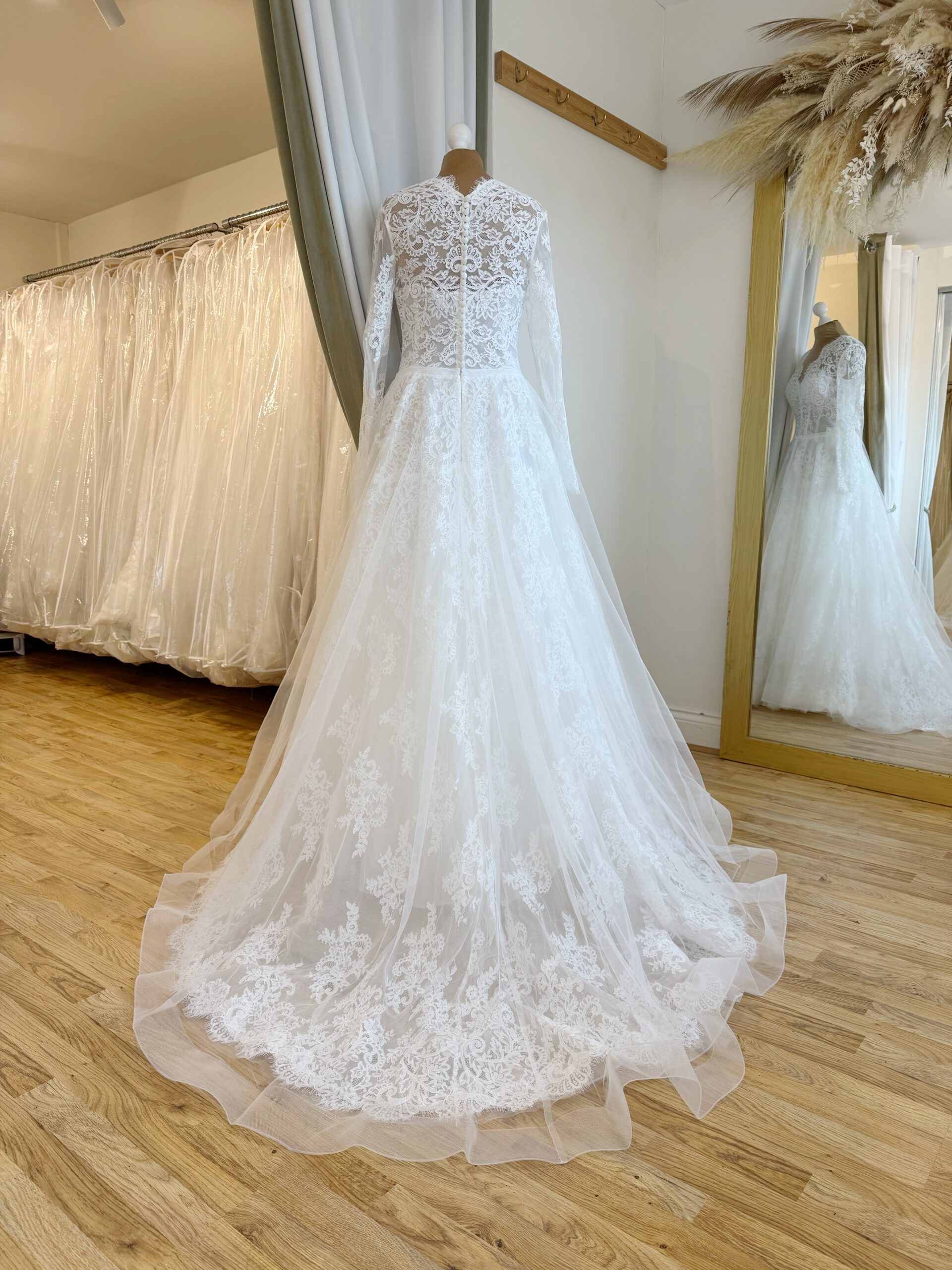 Viva Deluxe Grace Size 12 wedding dress for sale Lucy Hart Bridal Leighton Buzzard Bridal Shop Bedfordshire