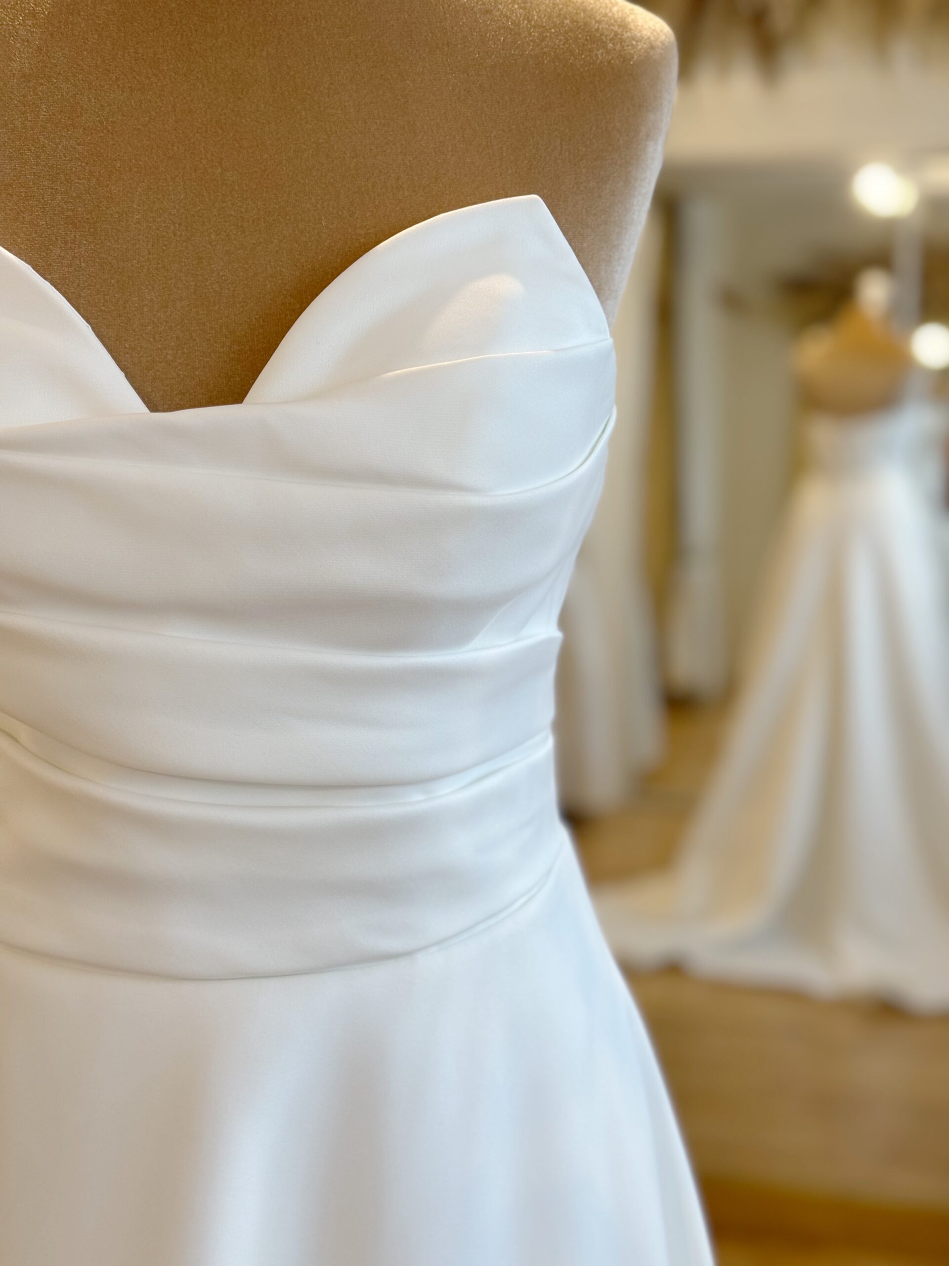 Herawhite Bridal Daphne Size 12 Wedding dress for sale Lucy Hart Bridal Leighton Buzzard Bedfordshire