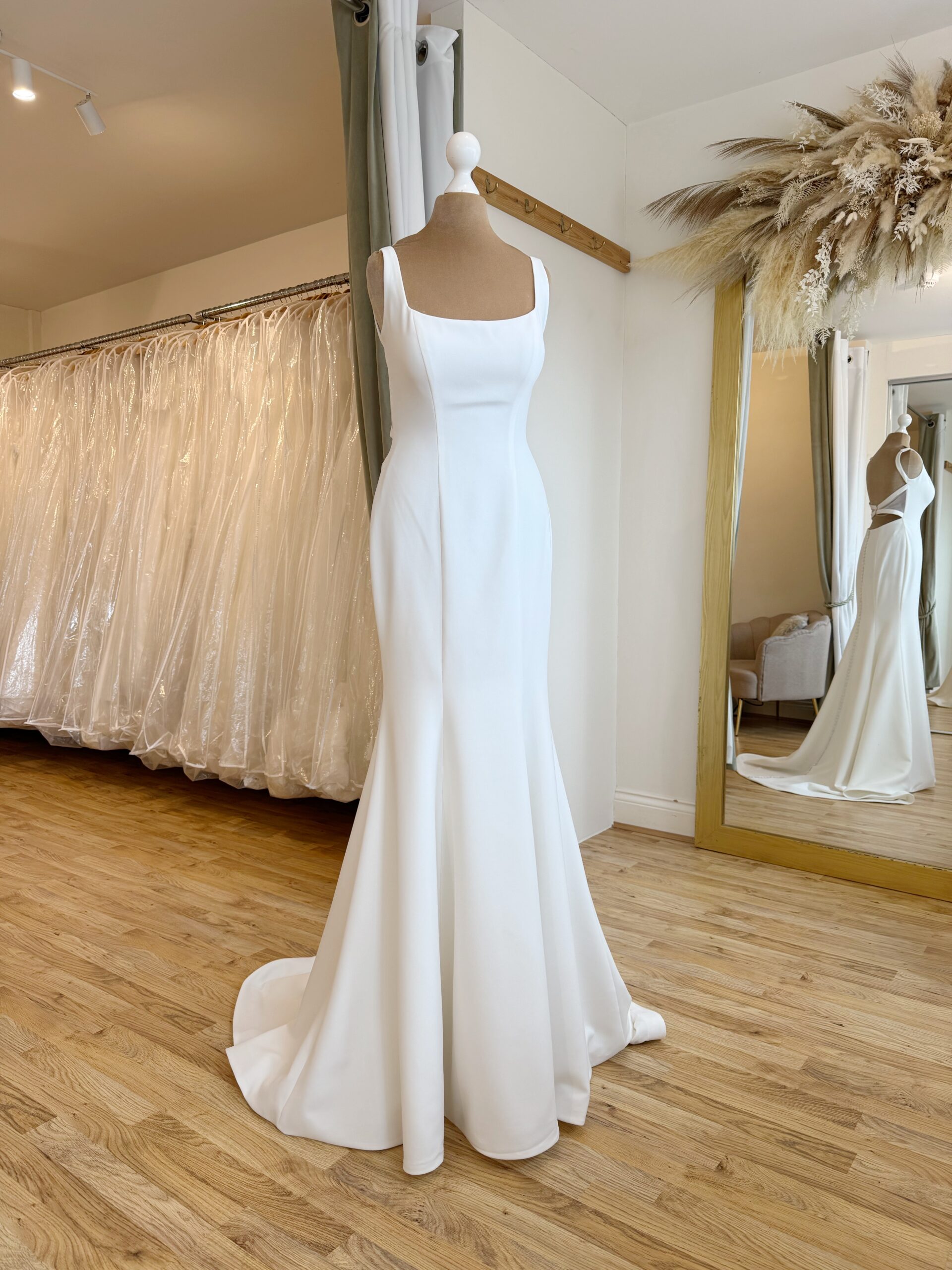 Viva Deluxe Mara Size 8 wedding dress for sale Lucy Hart Bridal Leighton Buzzard Bridal Shop Bedfordshire