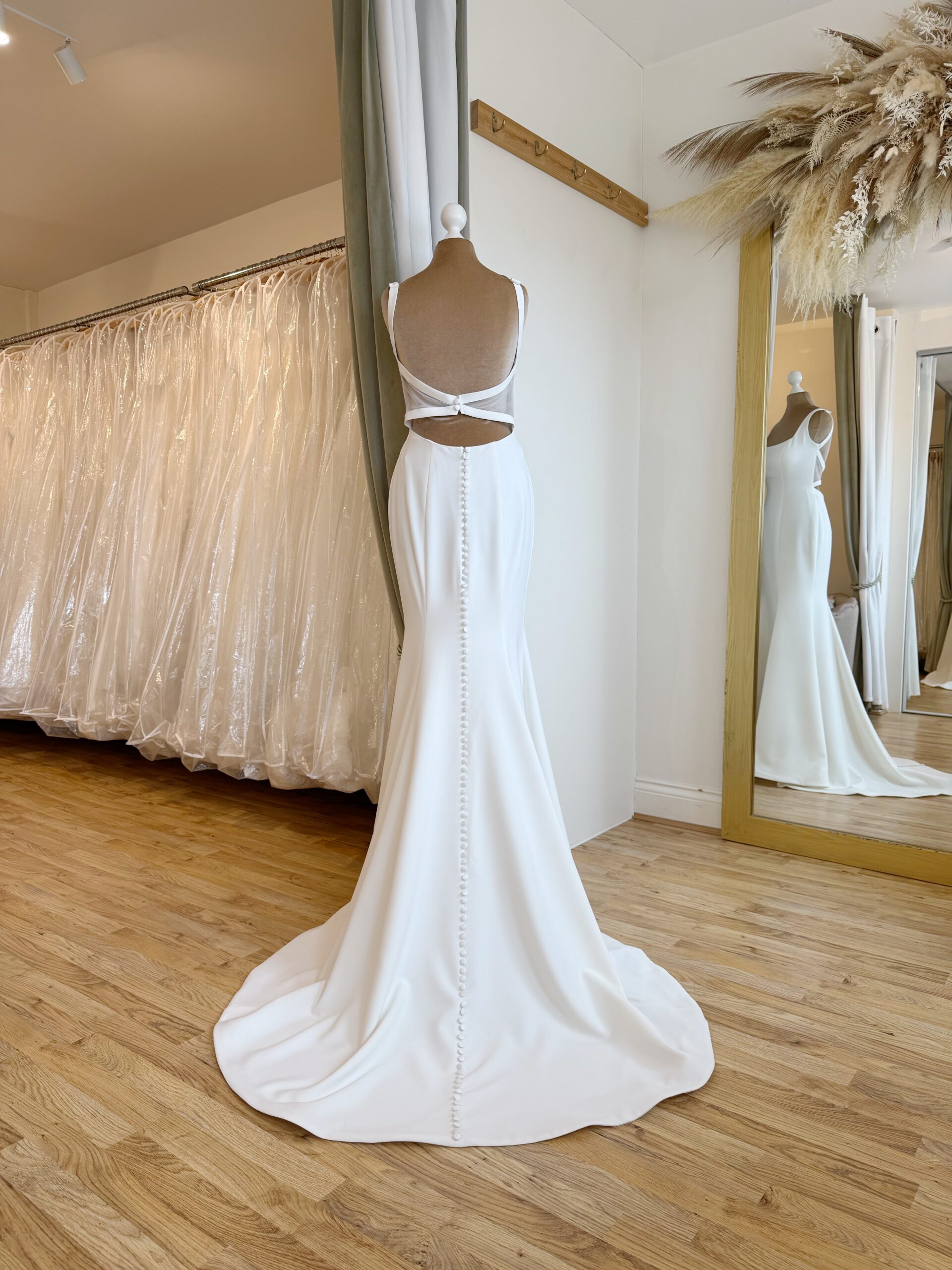 Viva Deluxe Mara Size 8 wedding dress for sale Lucy Hart Bridal Leighton Buzzard Bridal Shop Bedfordshire