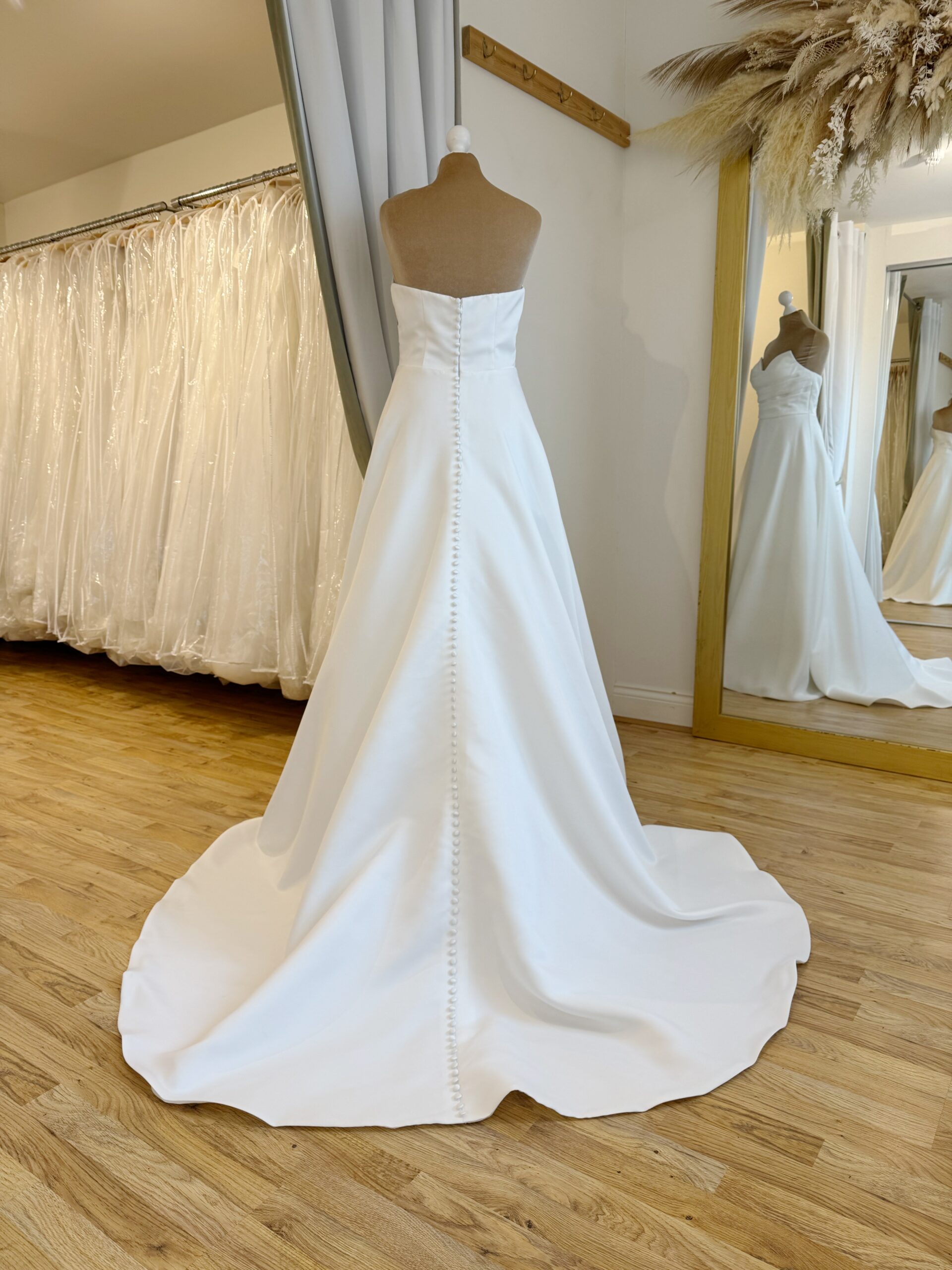 Herawhite Bridal Daphne Size 12 Wedding dress for sale Lucy Hart Bridal Leighton Buzzard Bedfordshire